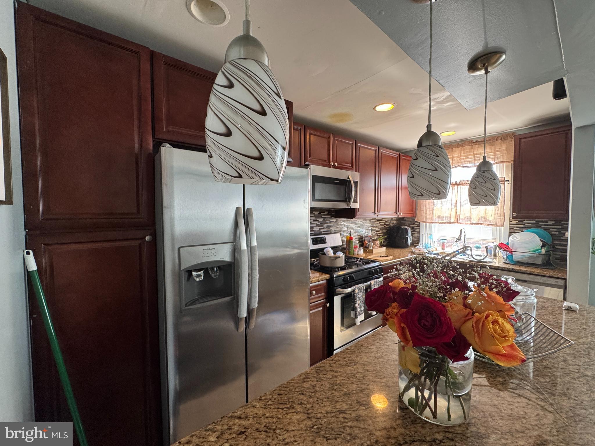 OXFORD CIRCLE - Residential