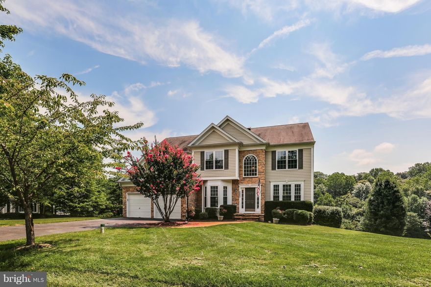 Immaculate 4BR 3.5BA home on large lot! Home features include gleaming HW floors, spacious kitchen with large island, and recenly updated bathrooms. Ktichen upgrades include granite counters, wet bar and maple cabintes with soft close. Finished basement offers second living space and possibilty to add bedrooms. Large deck looks out onto sprawling, private backyard.