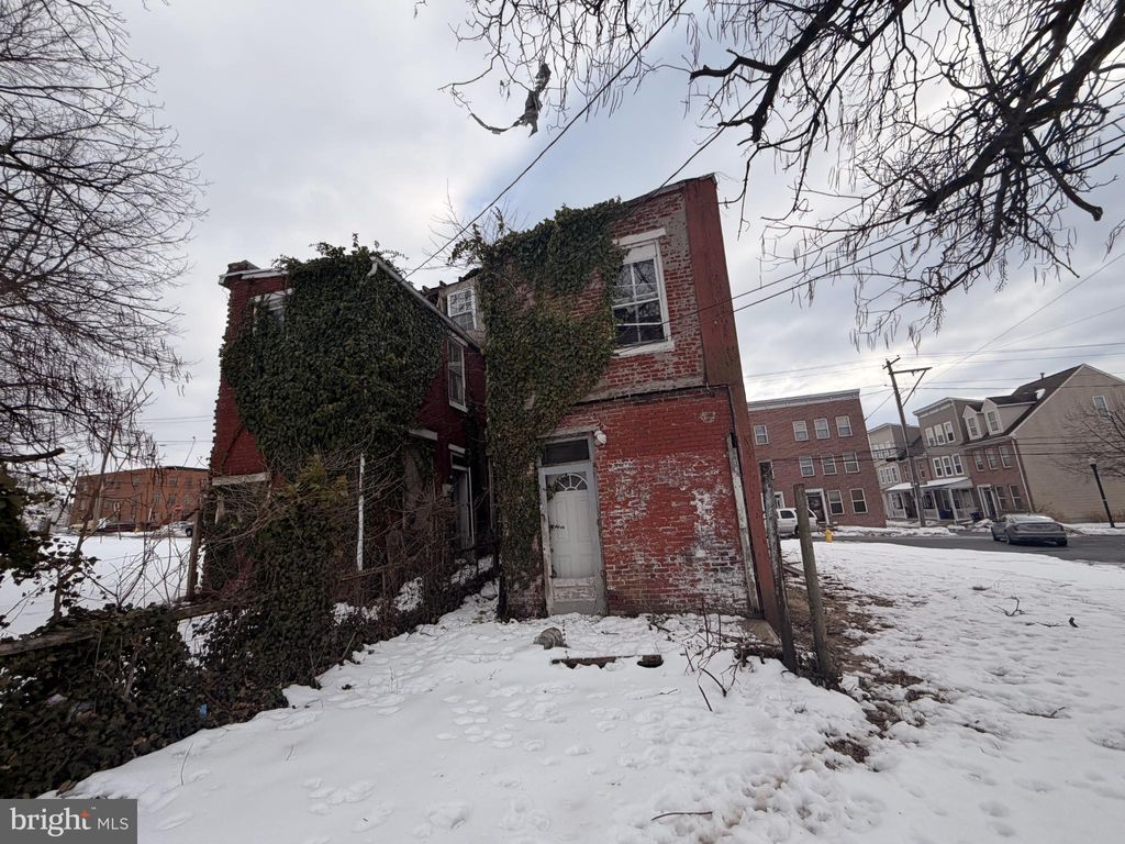 Photo of 426 Kelker St, HARRISBURG, PA 17102 (MLS # PADA2057374)