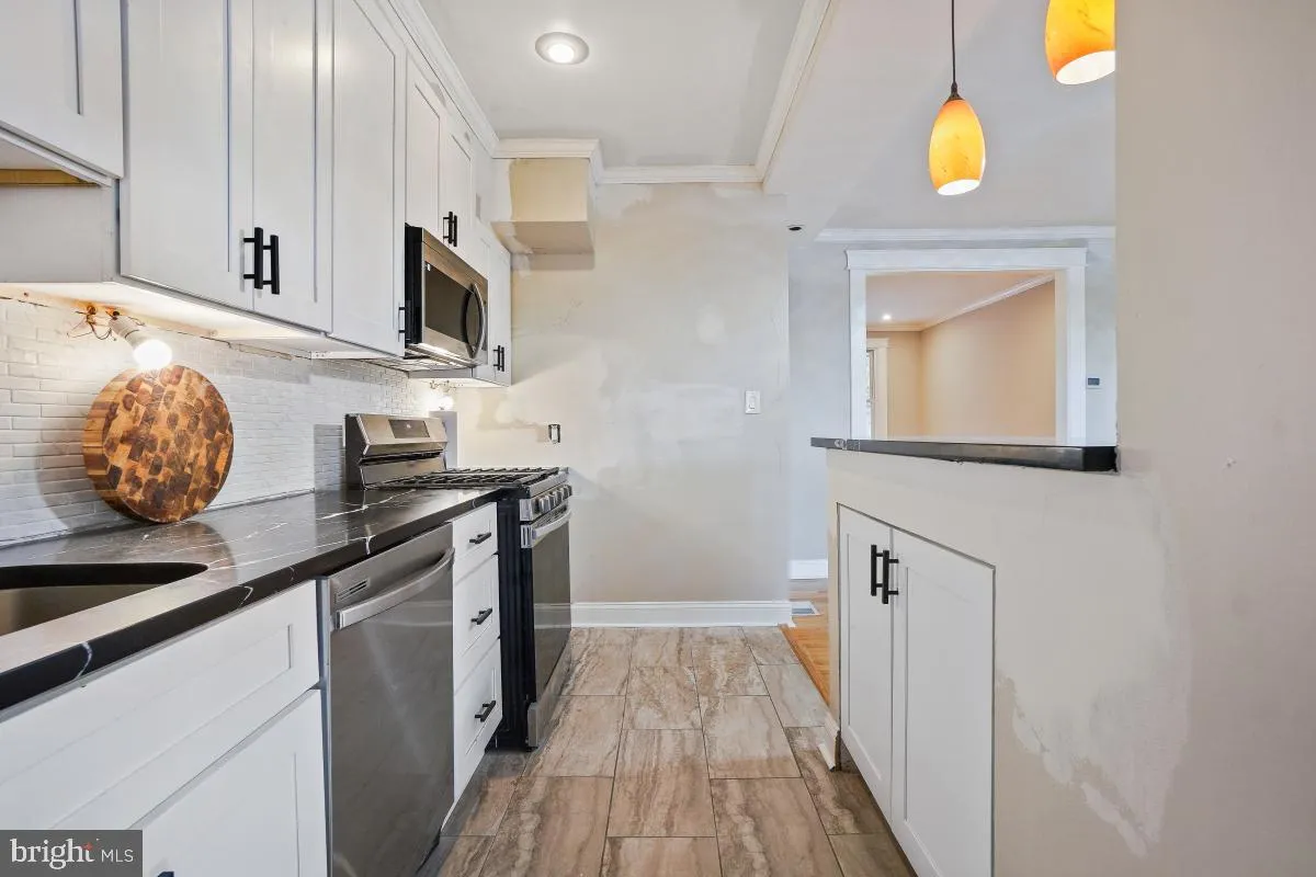 Washington, District Of Columbia 20011, United States, 4 Bedrooms Bedrooms, ,3 BathroomsBathrooms,Residential,Pending,35005