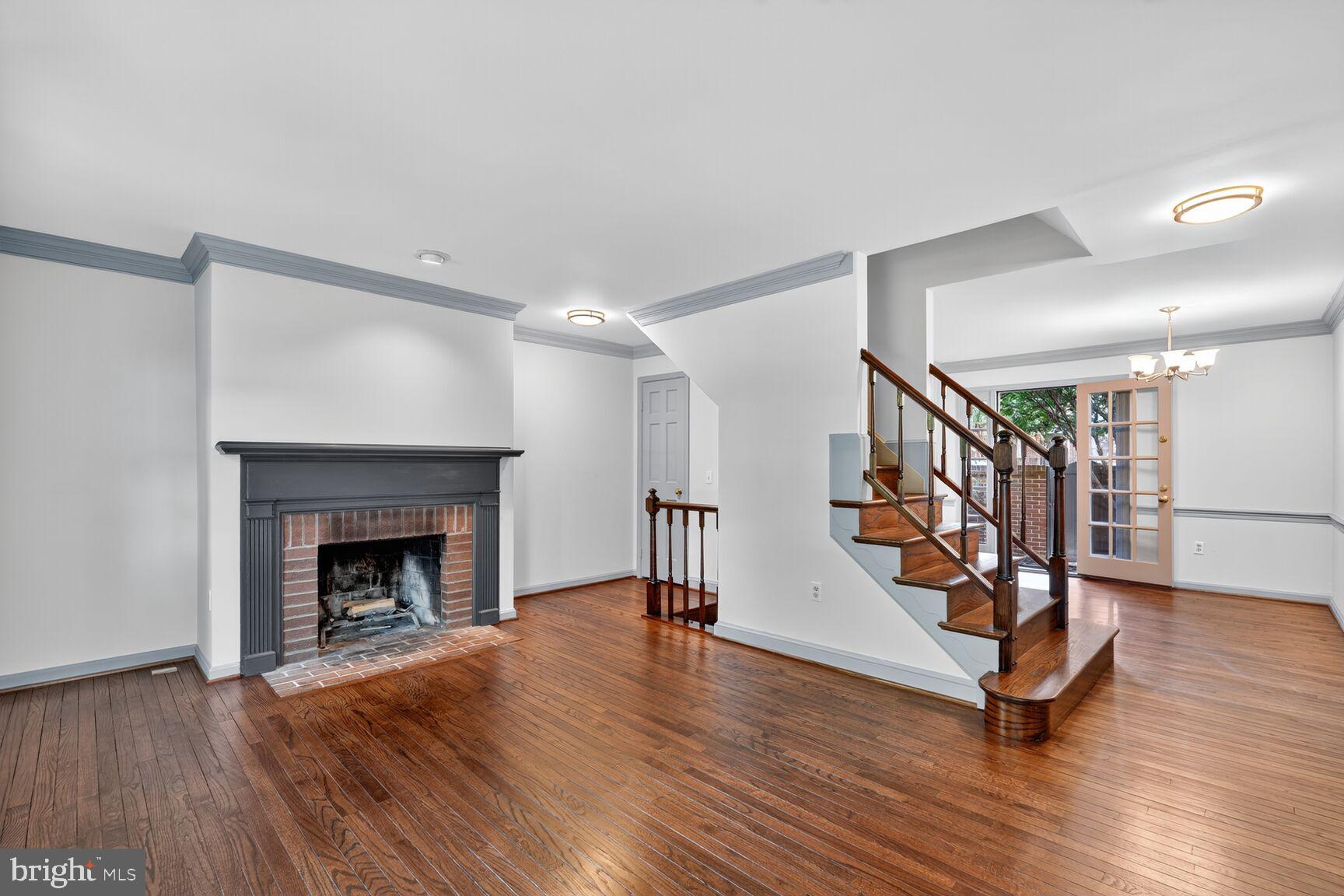 700 W ABINGDON COURT