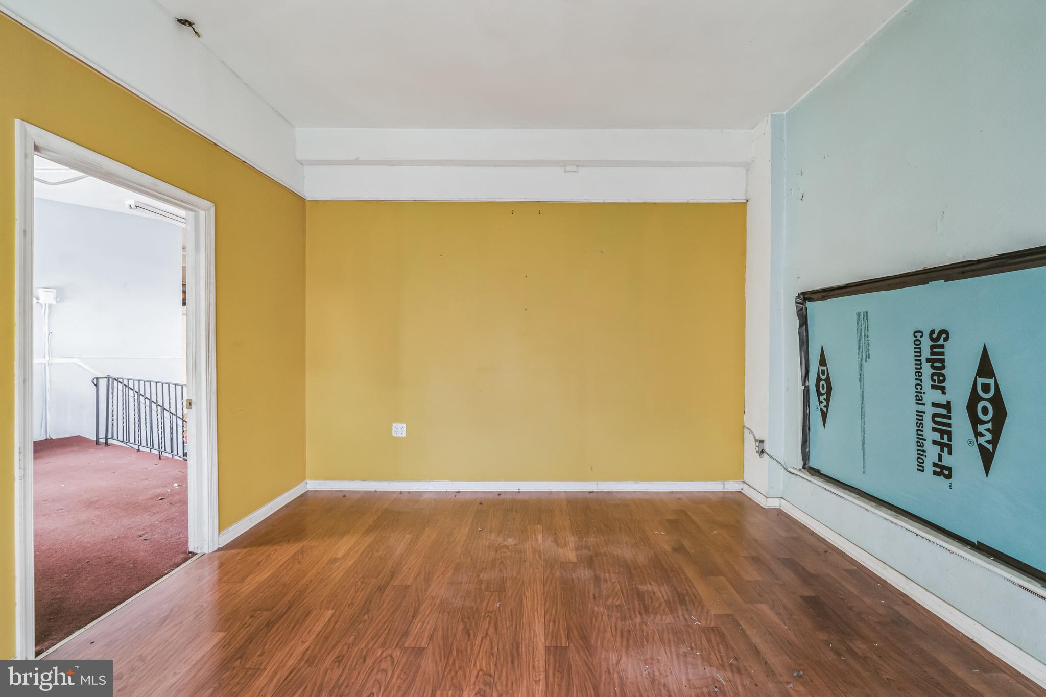 ROXBOROUGH - Commercial Lease