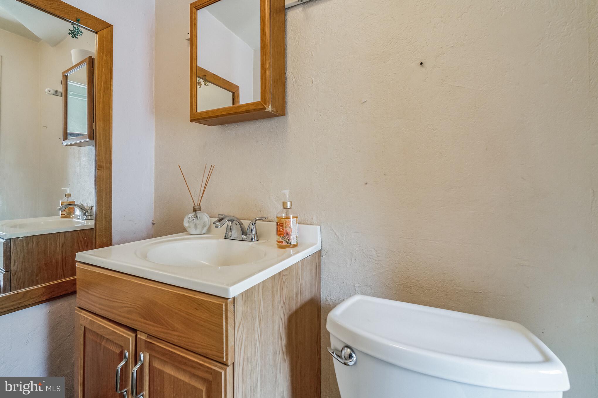 ROXBOROUGH - Commercial Lease