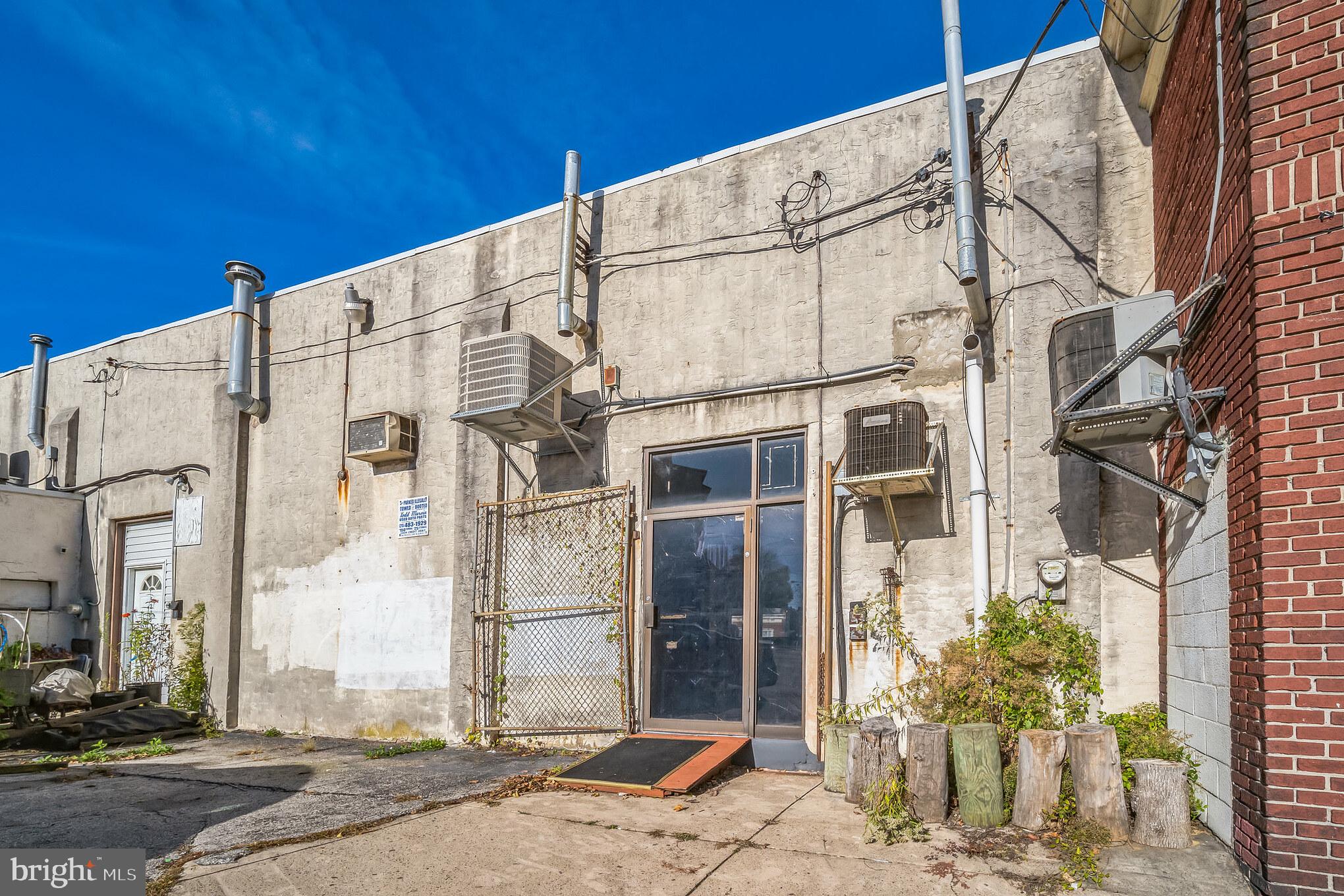 ROXBOROUGH - Commercial Lease