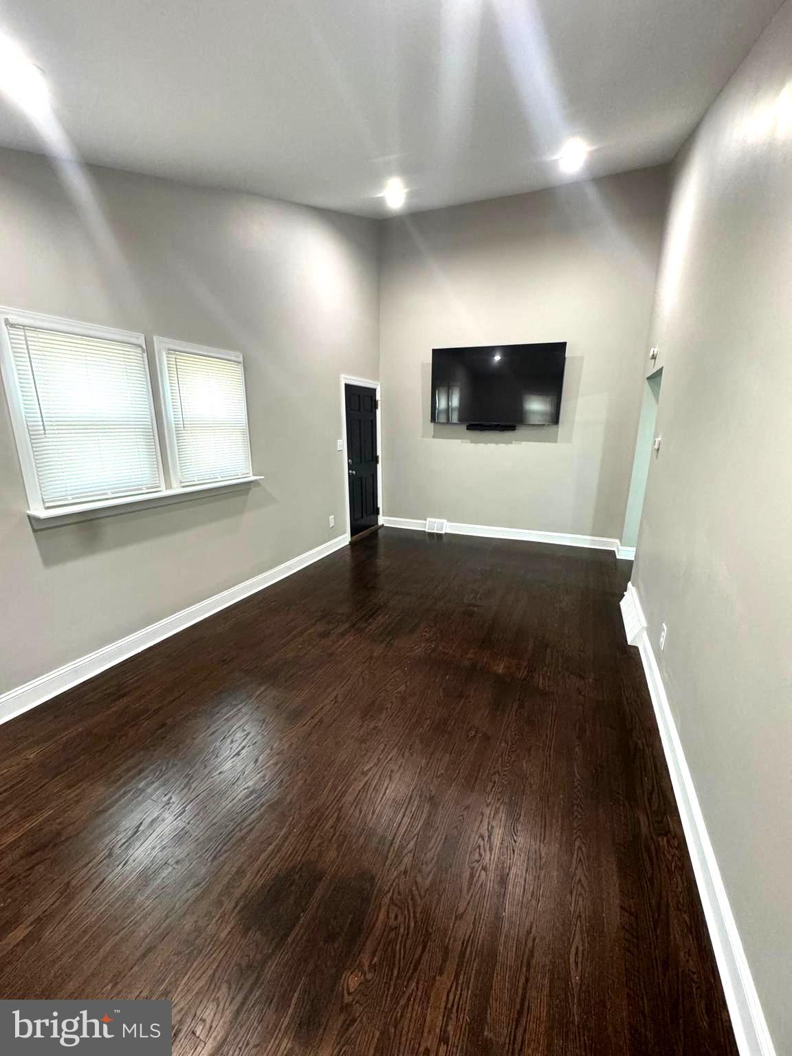 LESTER - Residential