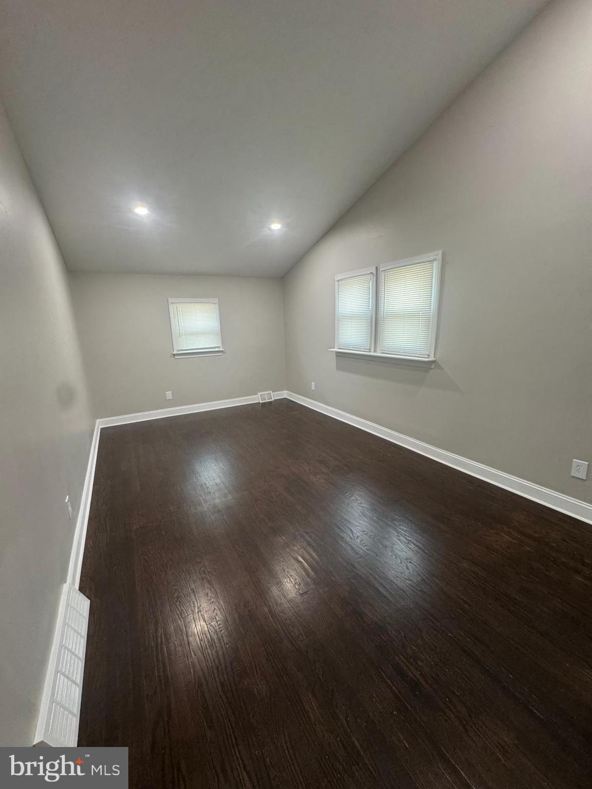 LESTER - Residential