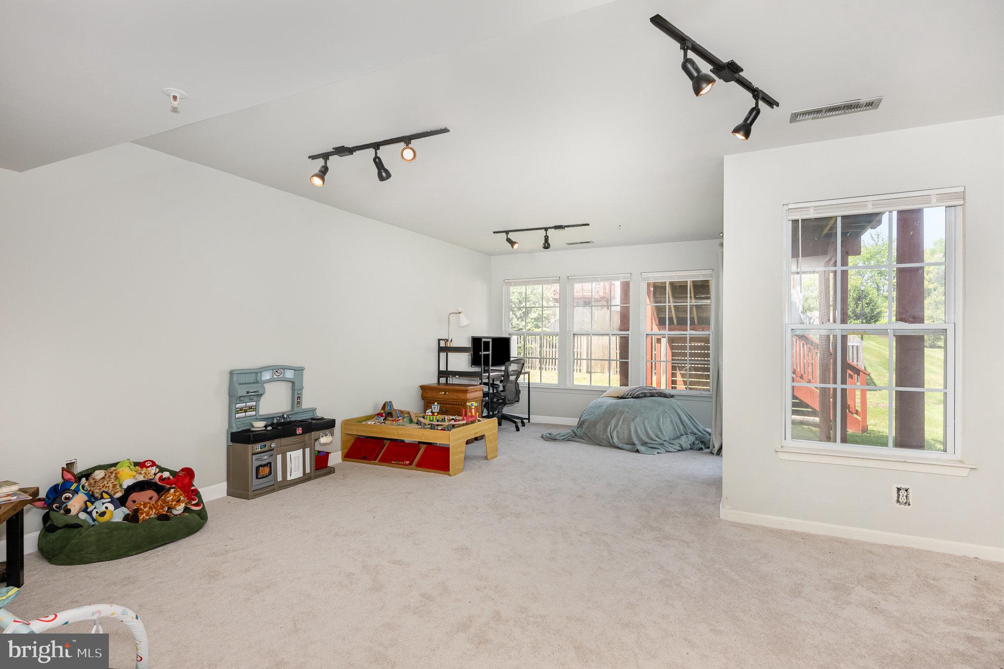 EAGLES LANDING AT WATERS EDGE - Residential