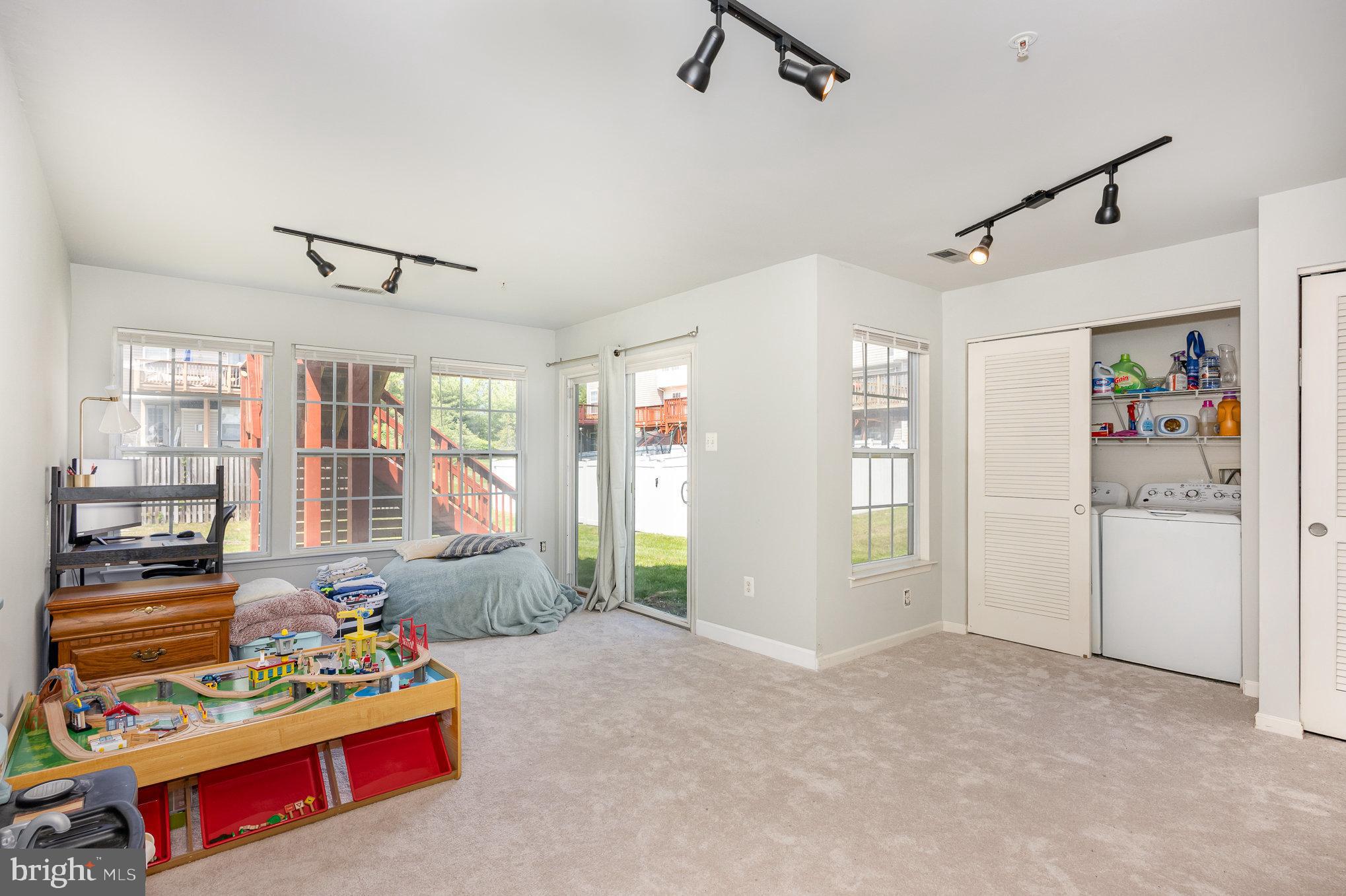 EAGLES LANDING AT WATERS EDGE - Residential