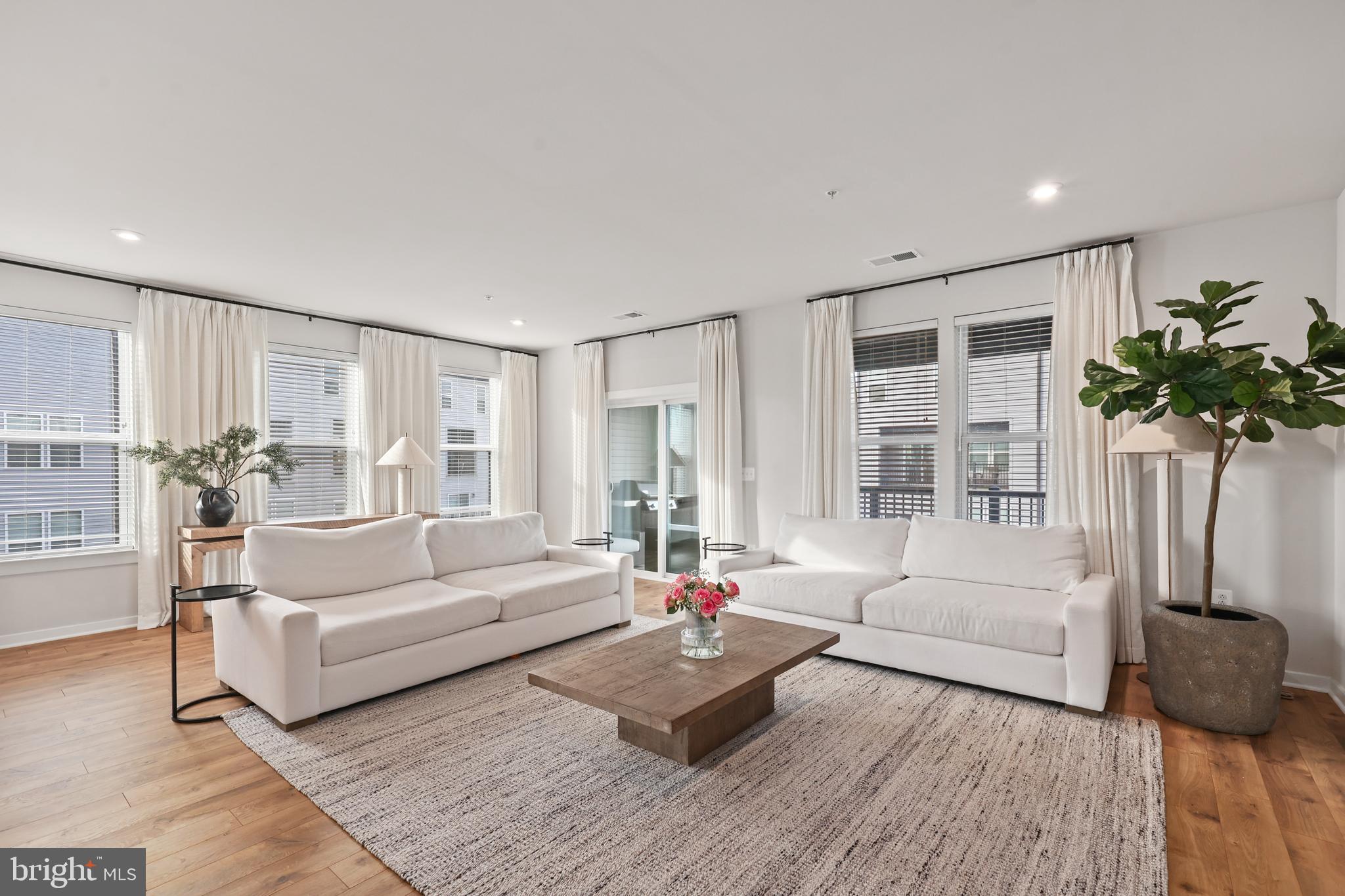 44483 WOLFHOUND SQUARE