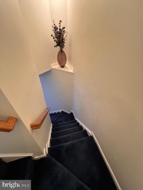 COUNTY GREEN - Residential Lease