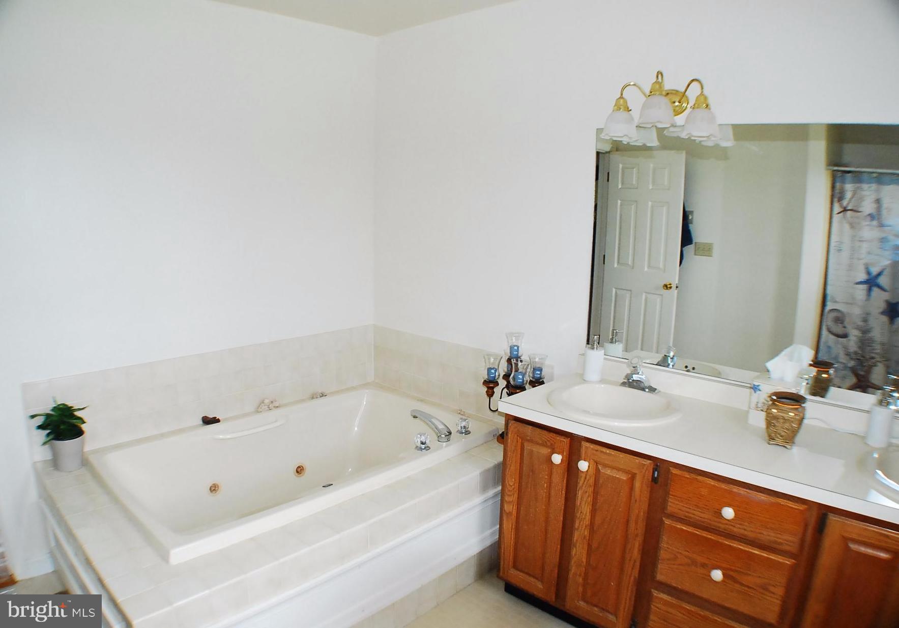 COUNTRY LIFE ACRES - Residential