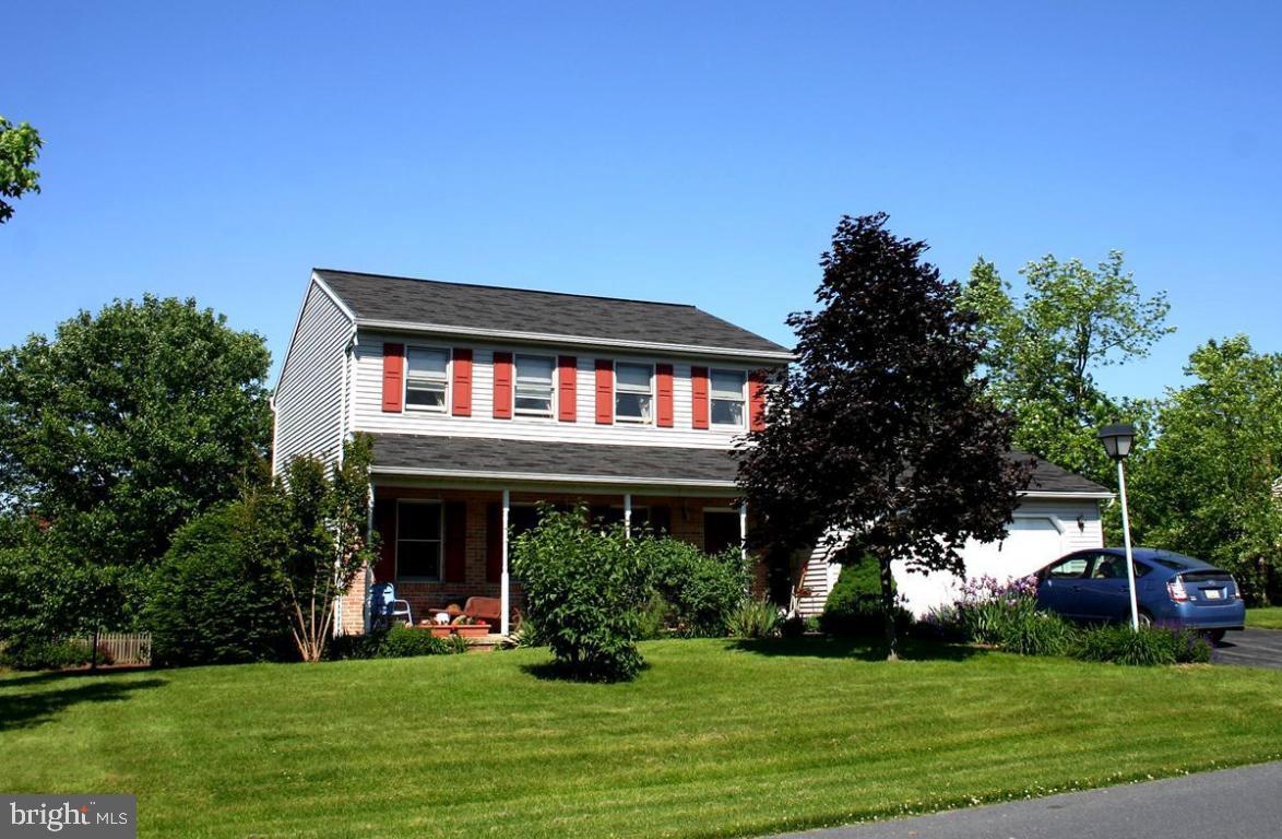 Beautiful home for your family in a quiet country neighborhood. Hardwood flooring in foyer, kitchen, and 1/2 bath. Relax in the well landscaped and peaceful backyard. Short walk to park. Easy access to major routes.