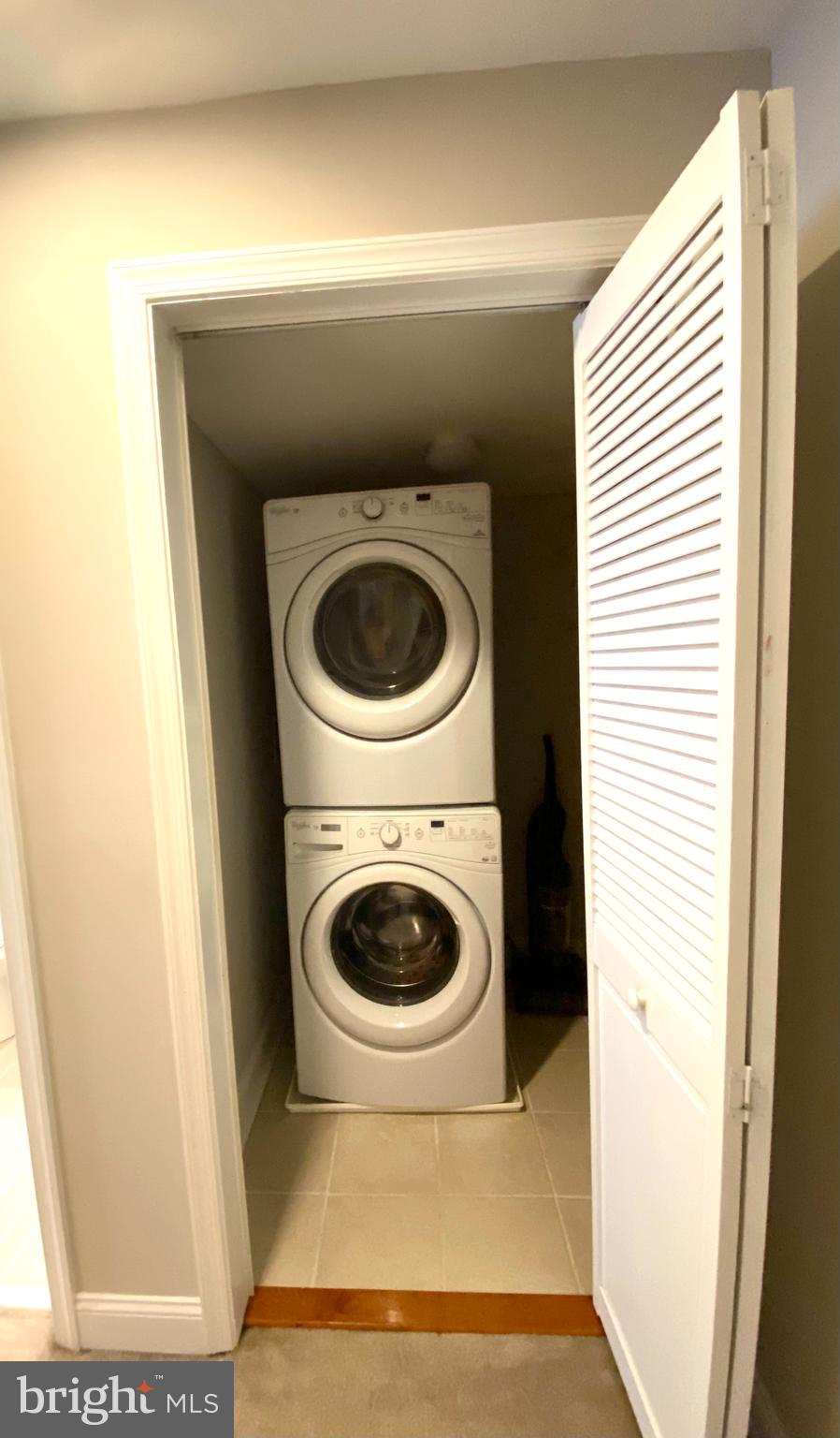 HOLLINS MARKET - Residential