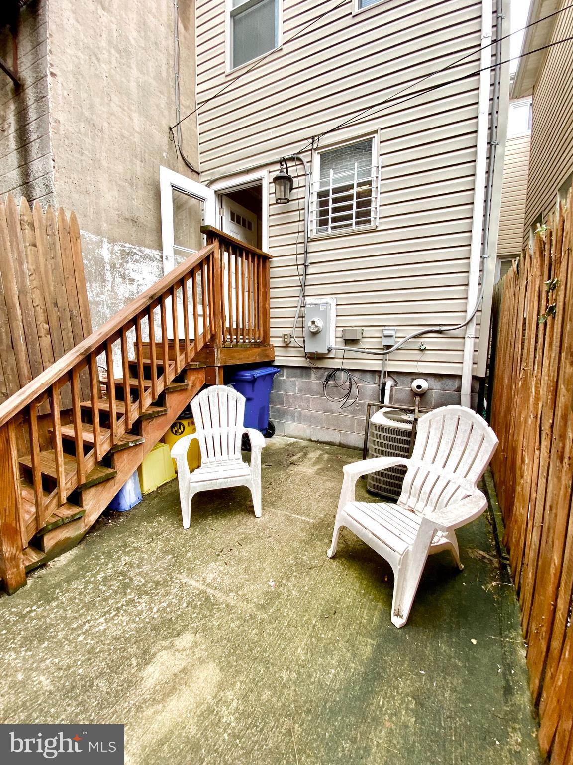 HOLLINS MARKET - Residential