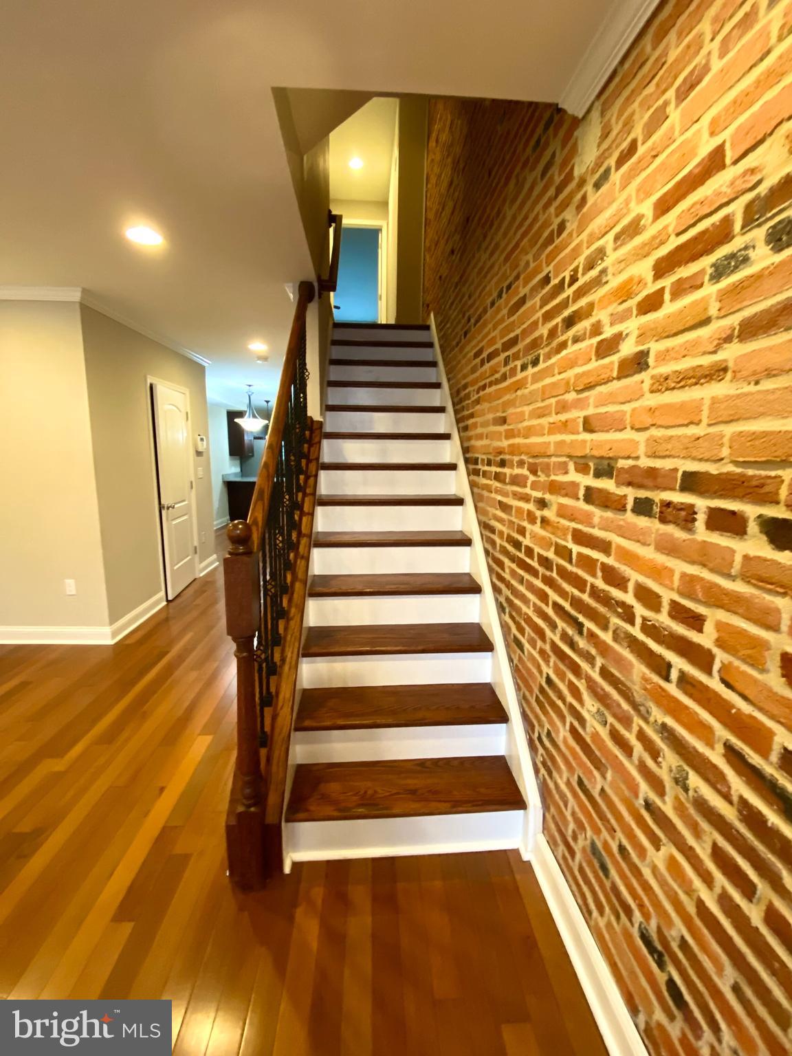 HOLLINS MARKET - Residential