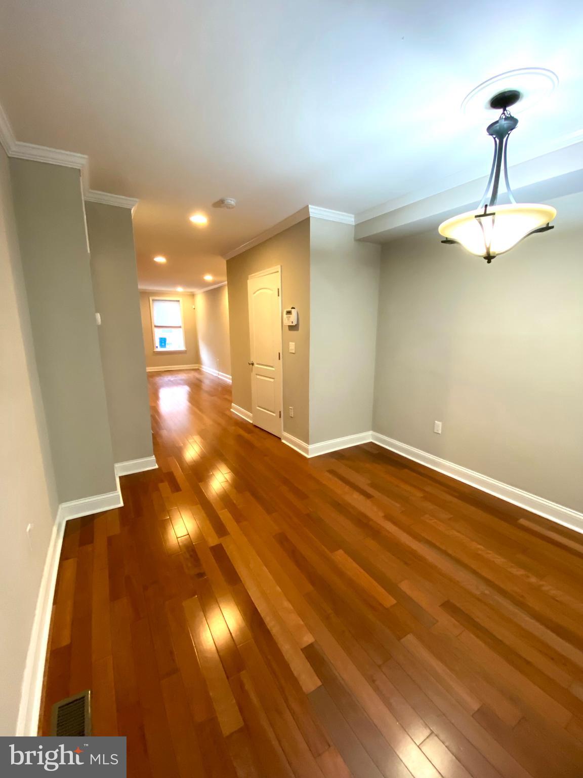 HOLLINS MARKET - Residential