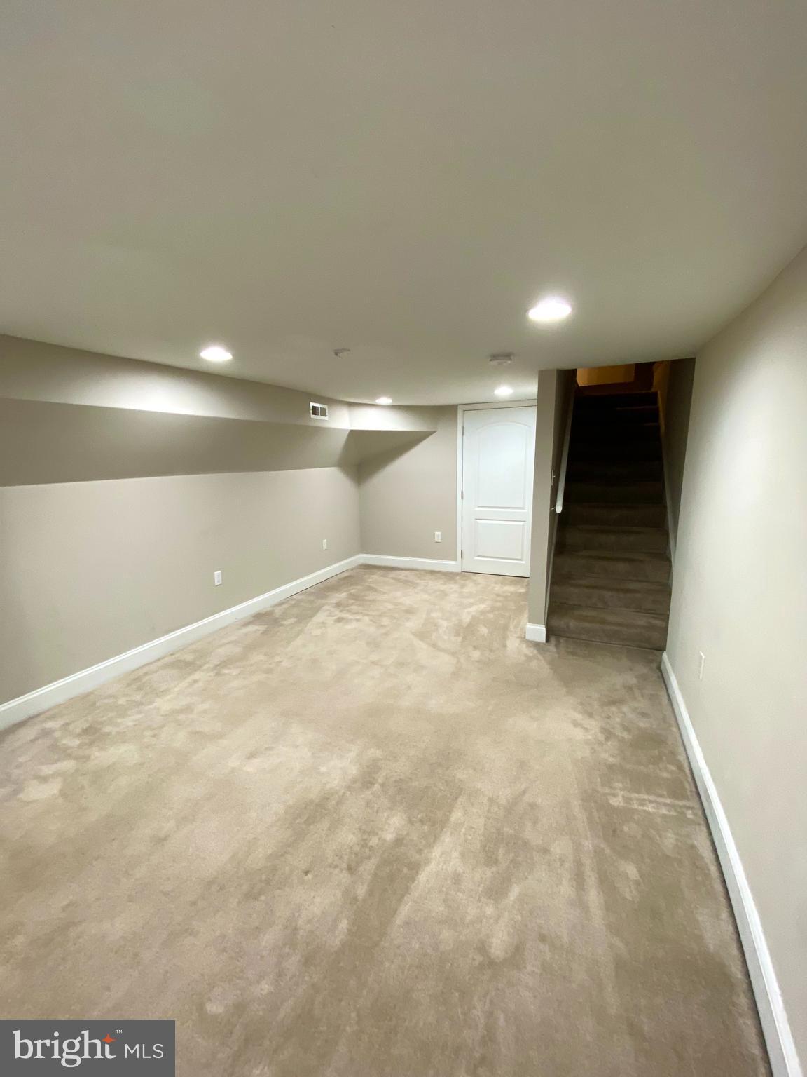 HOLLINS MARKET - Residential