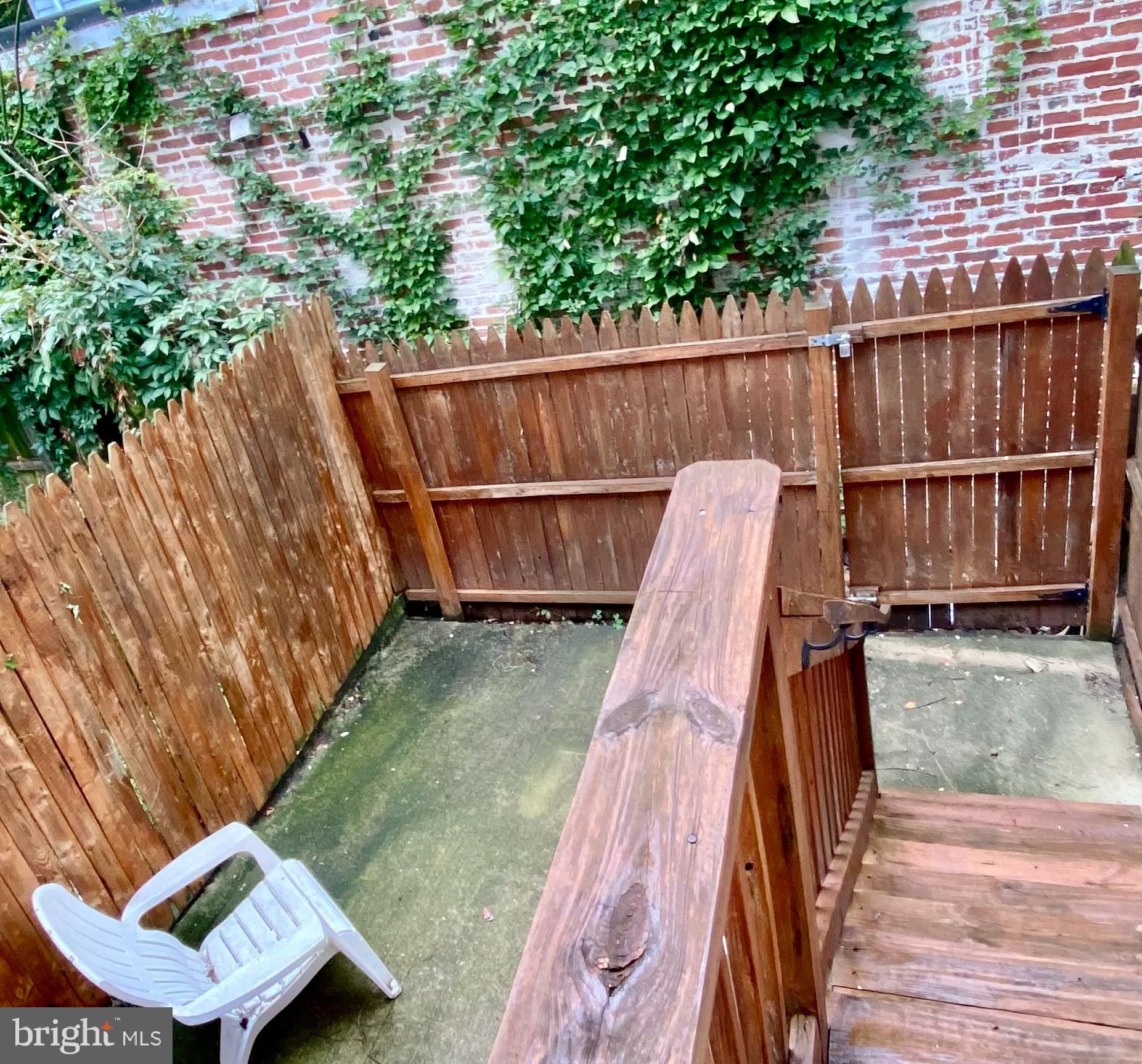 HOLLINS MARKET - Residential