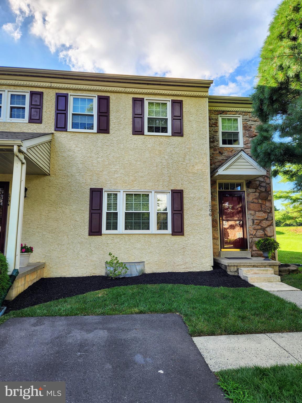 1706 SMEDLEY COURT