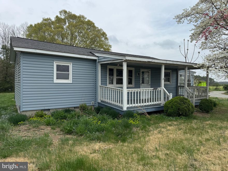 Cute bungalow rambler on an acre of rural tranquility. Investment opportunity 2 bed, 1 bath needing some TLC.