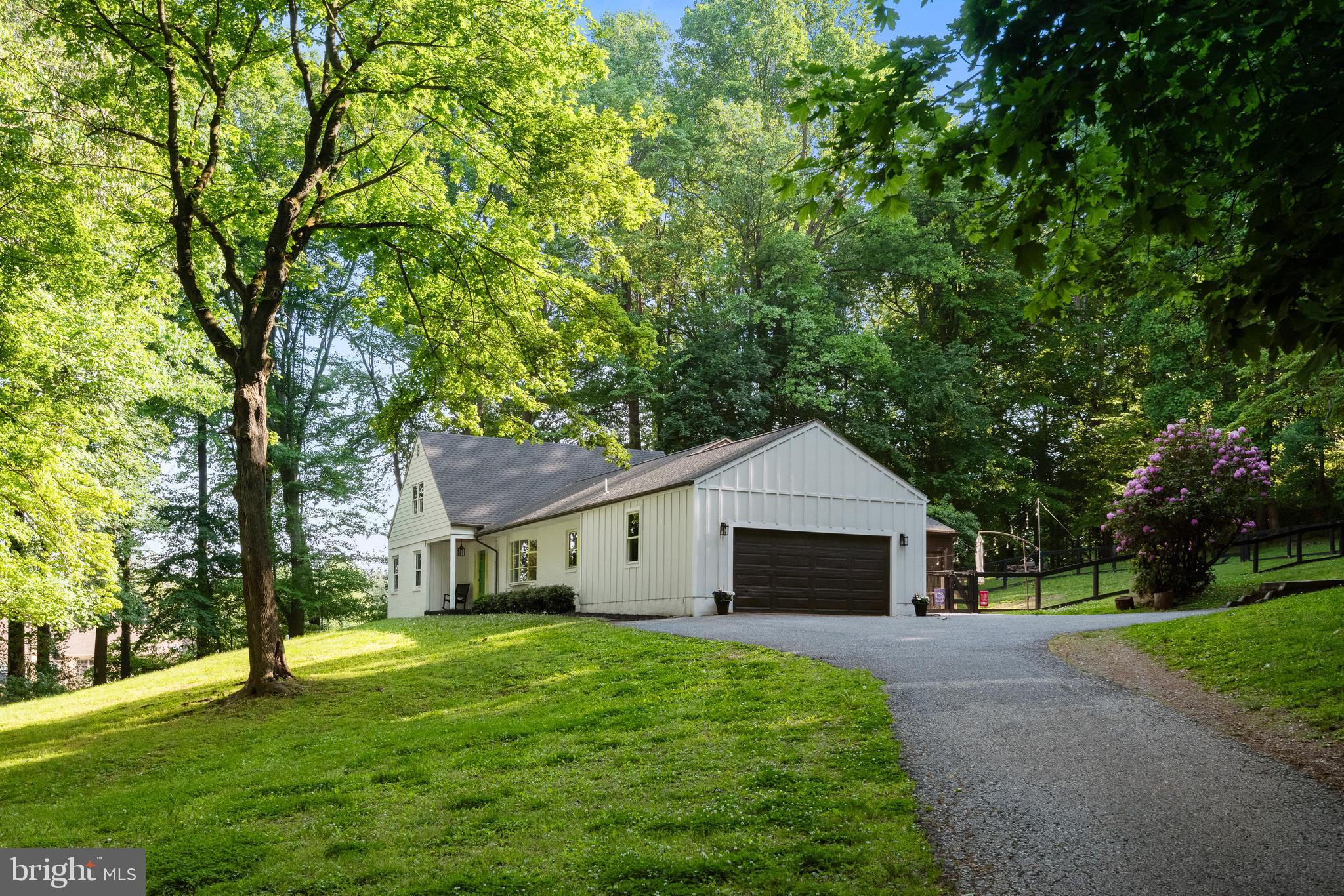 2330 HORSESHOE TRAIL