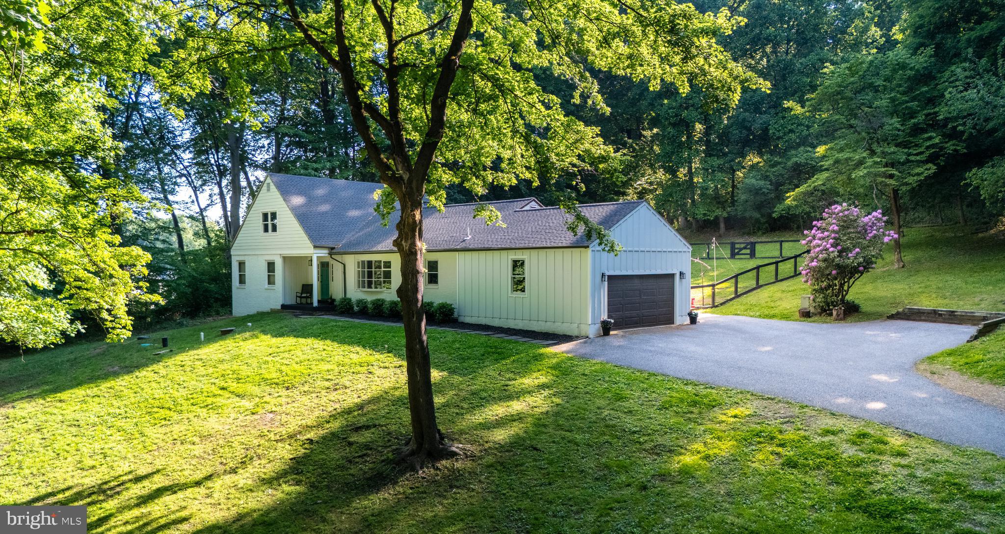 2330 HORSESHOE TRAIL