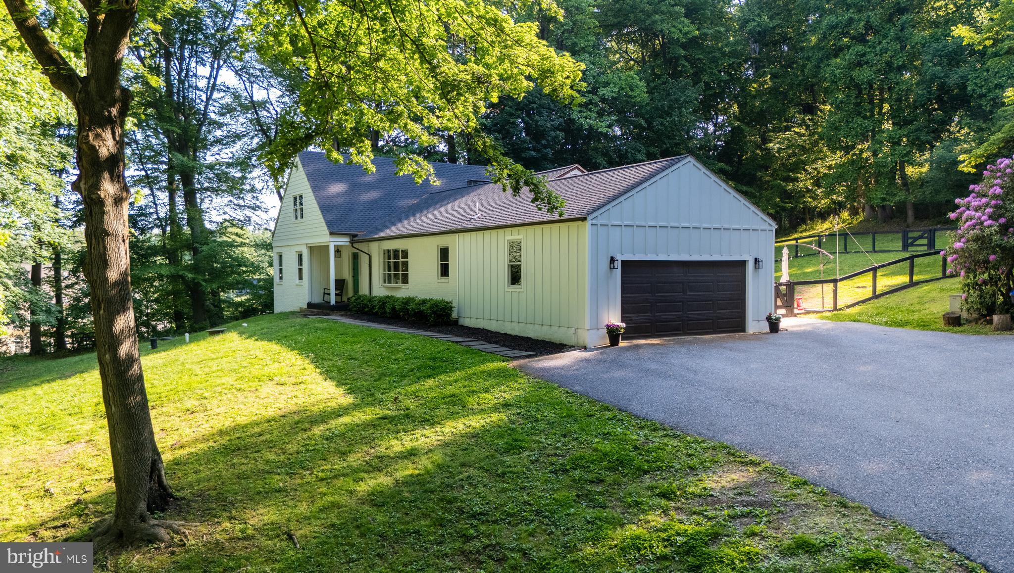 2330 HORSESHOE TRAIL