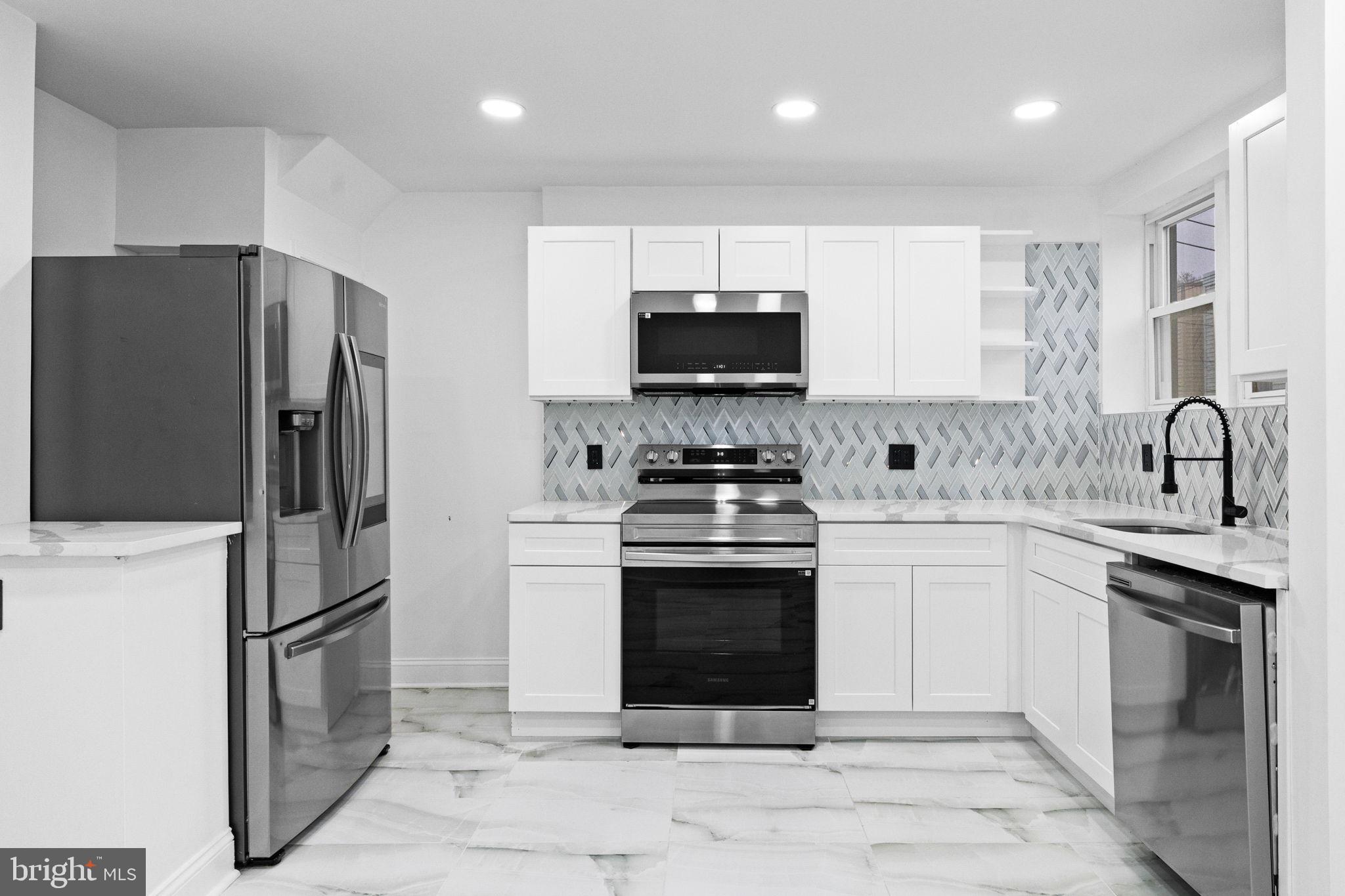 ELMWOOD PARK - Residential