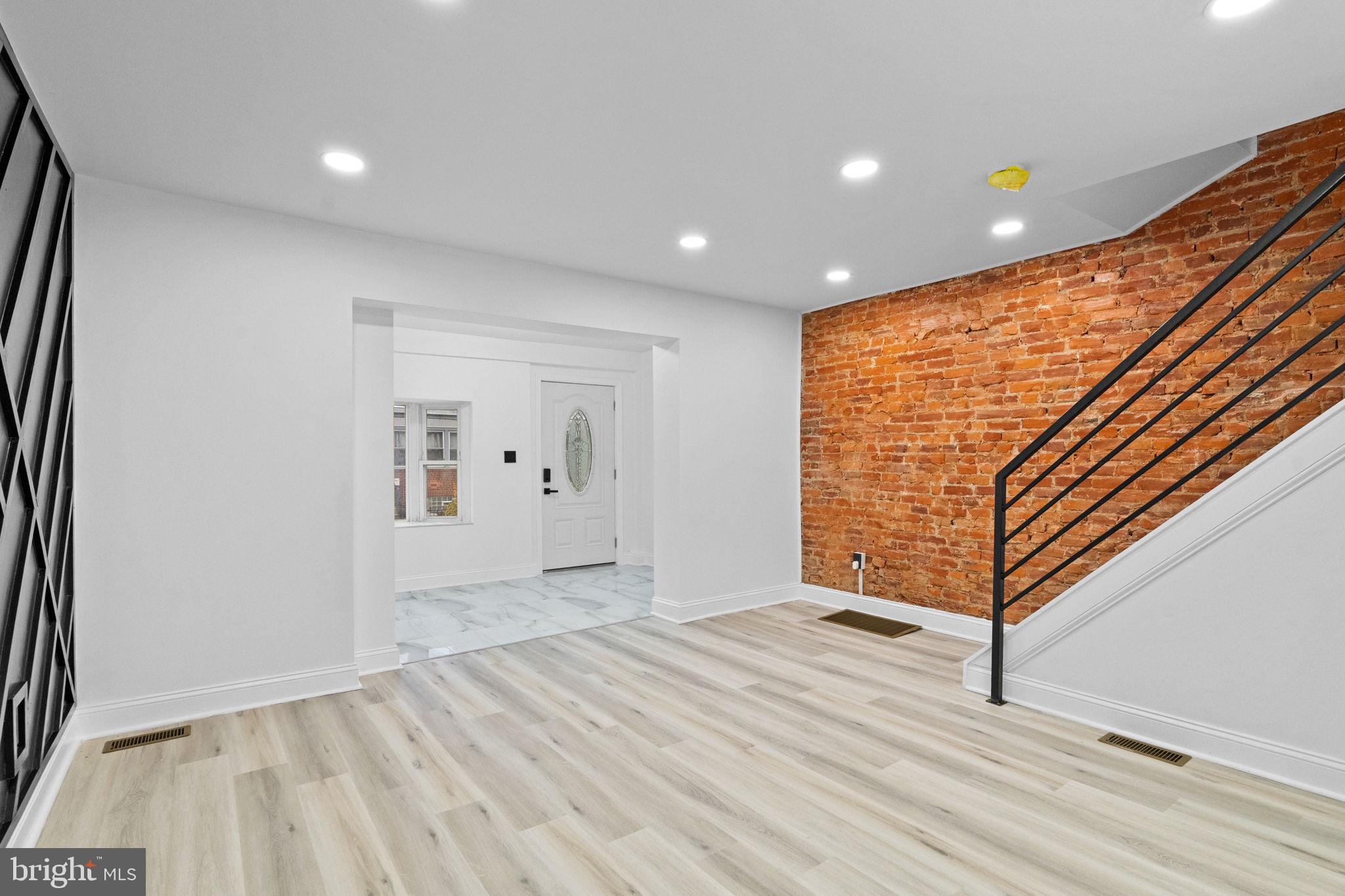 ELMWOOD PARK - Residential