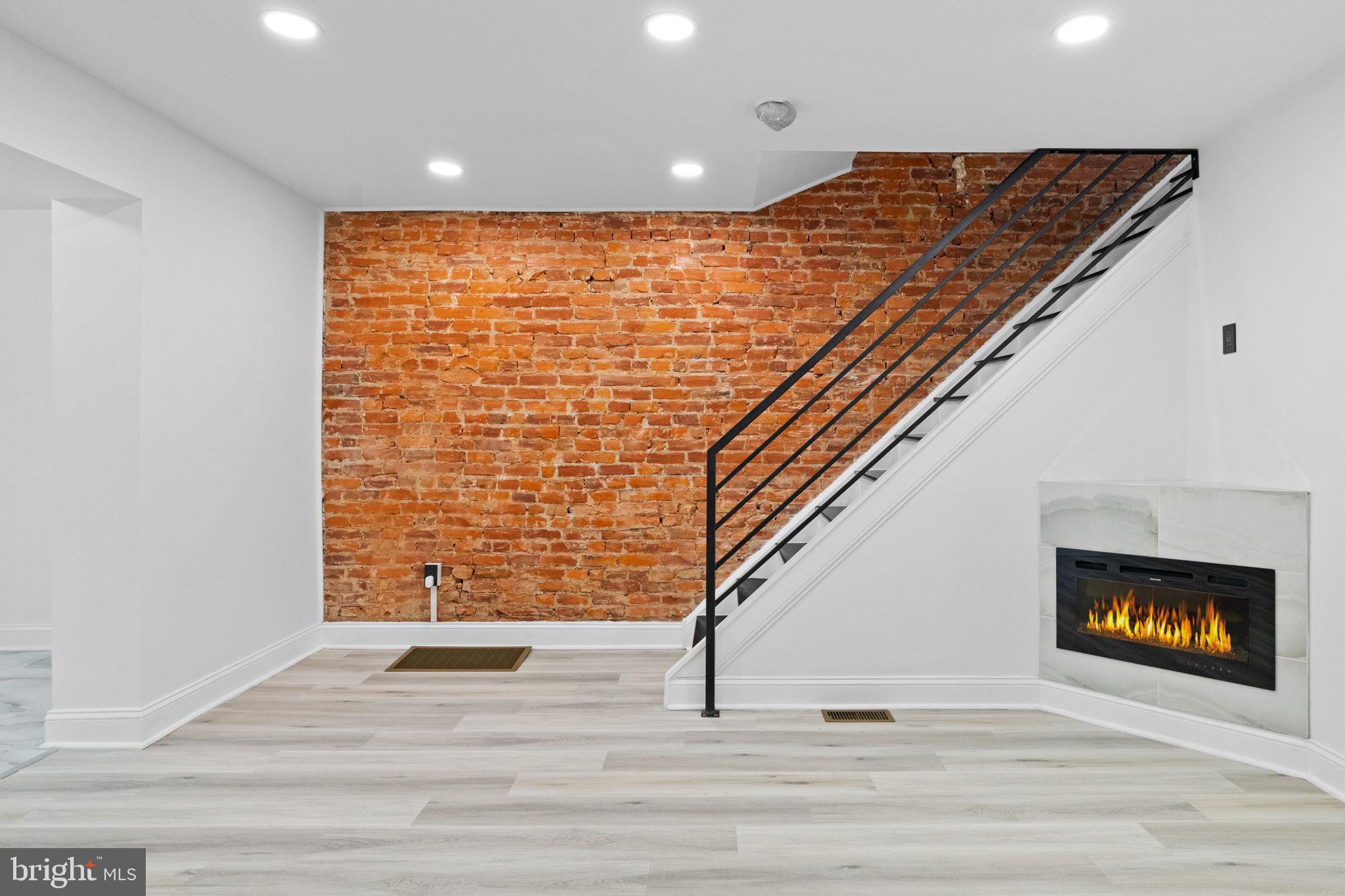 ELMWOOD PARK - Residential