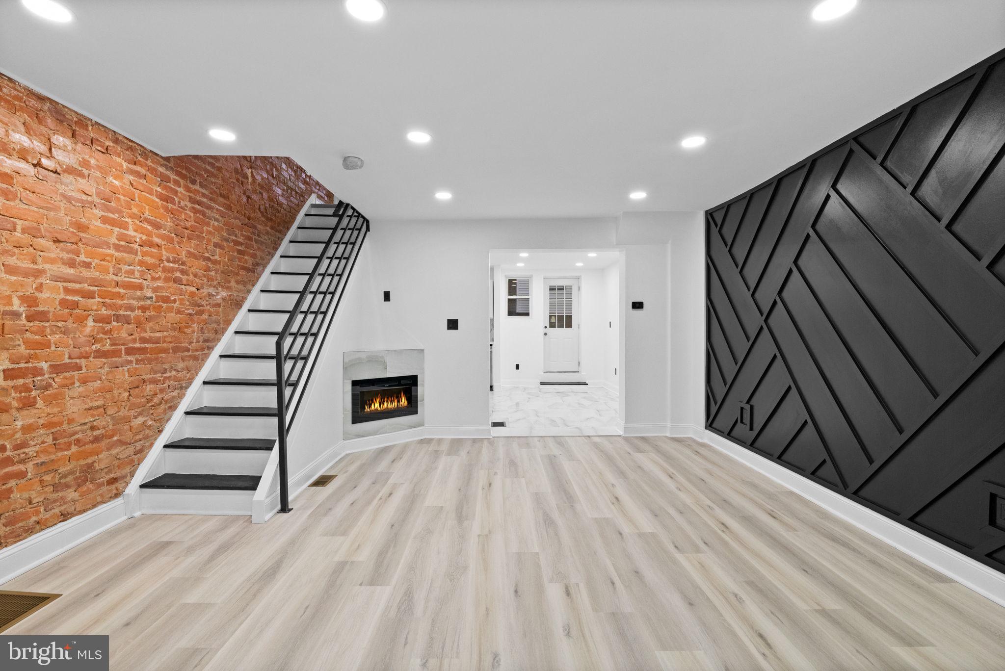 ELMWOOD PARK - Residential