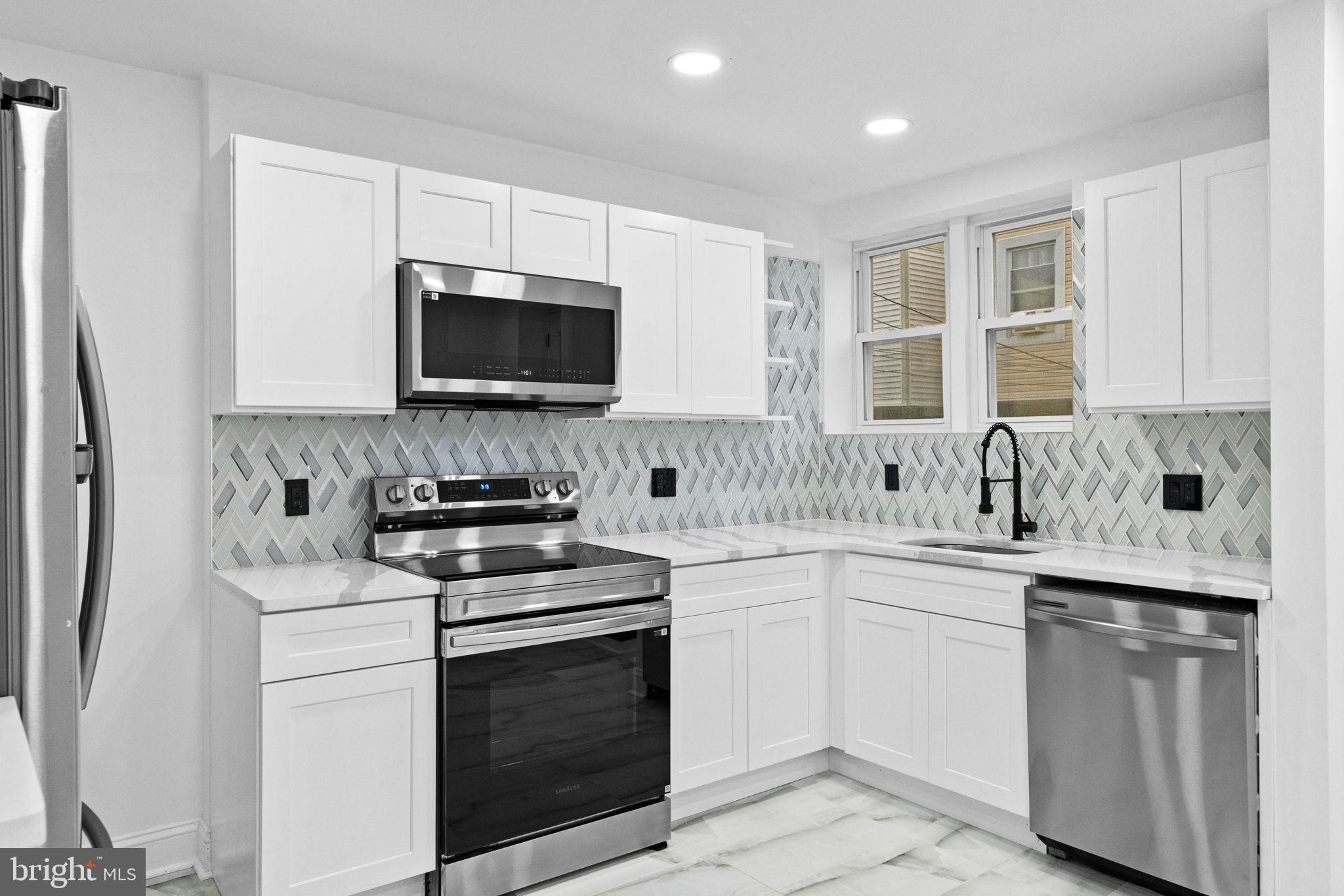 ELMWOOD PARK - Residential