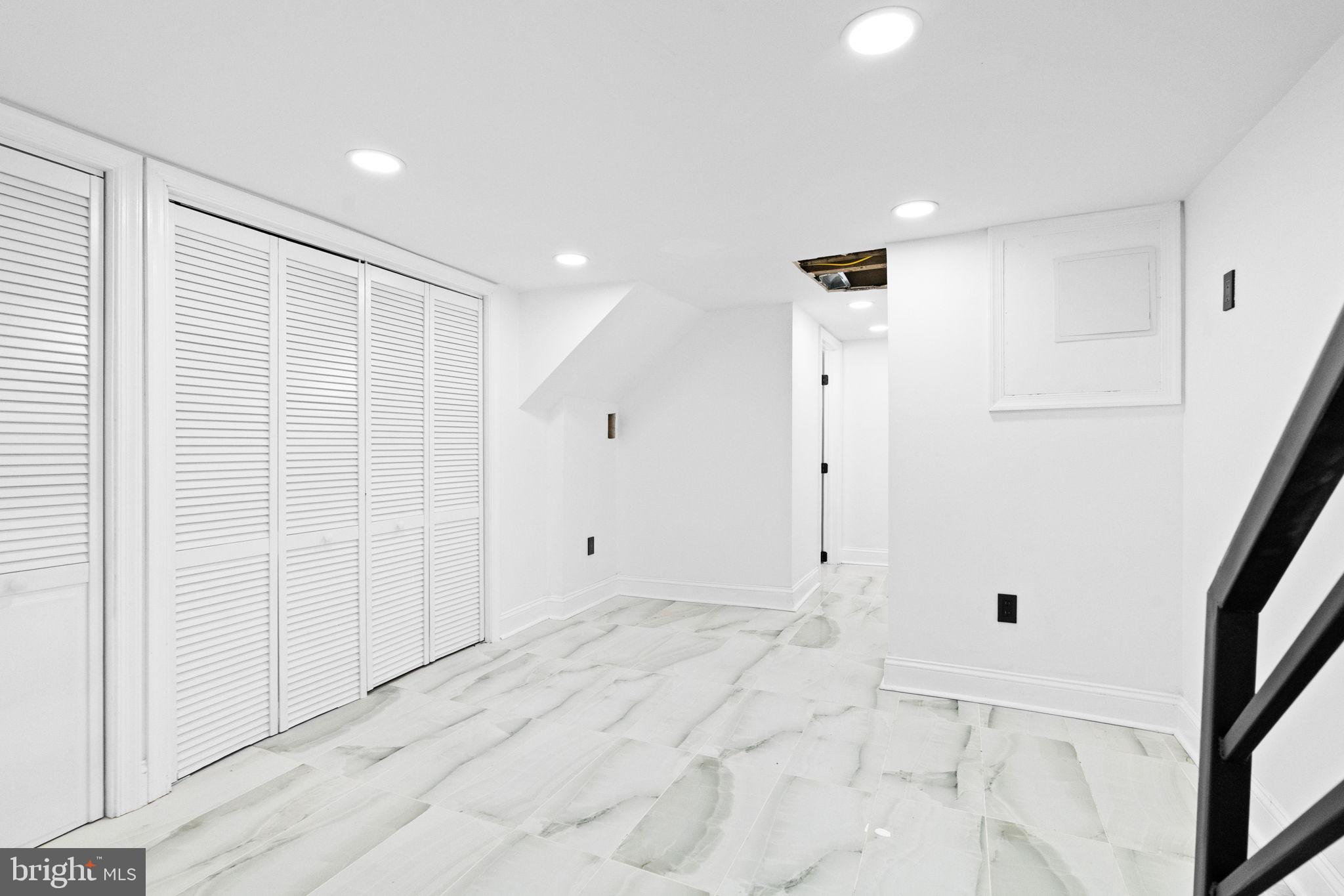 ELMWOOD PARK - Residential