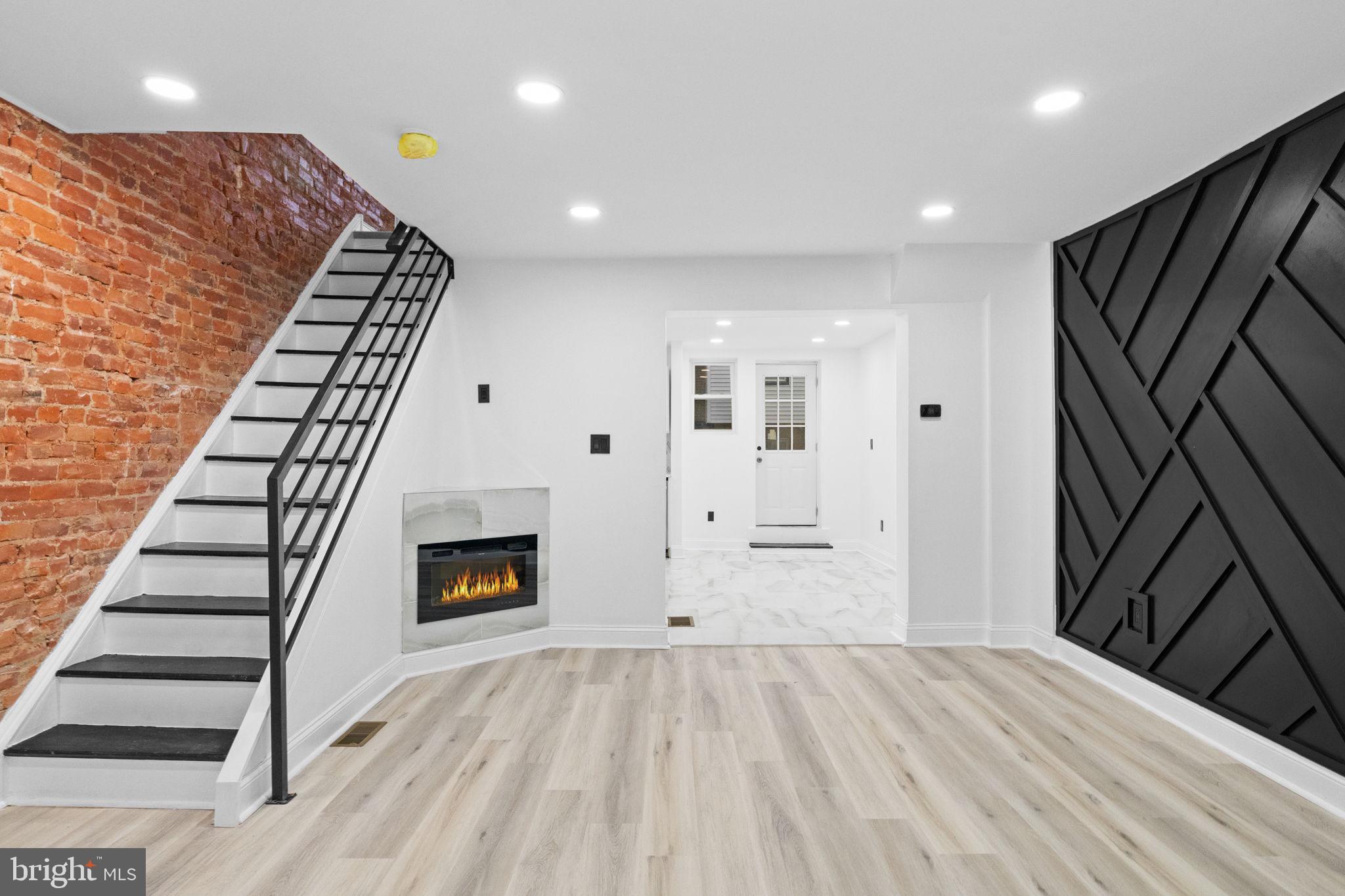 ELMWOOD PARK - Residential