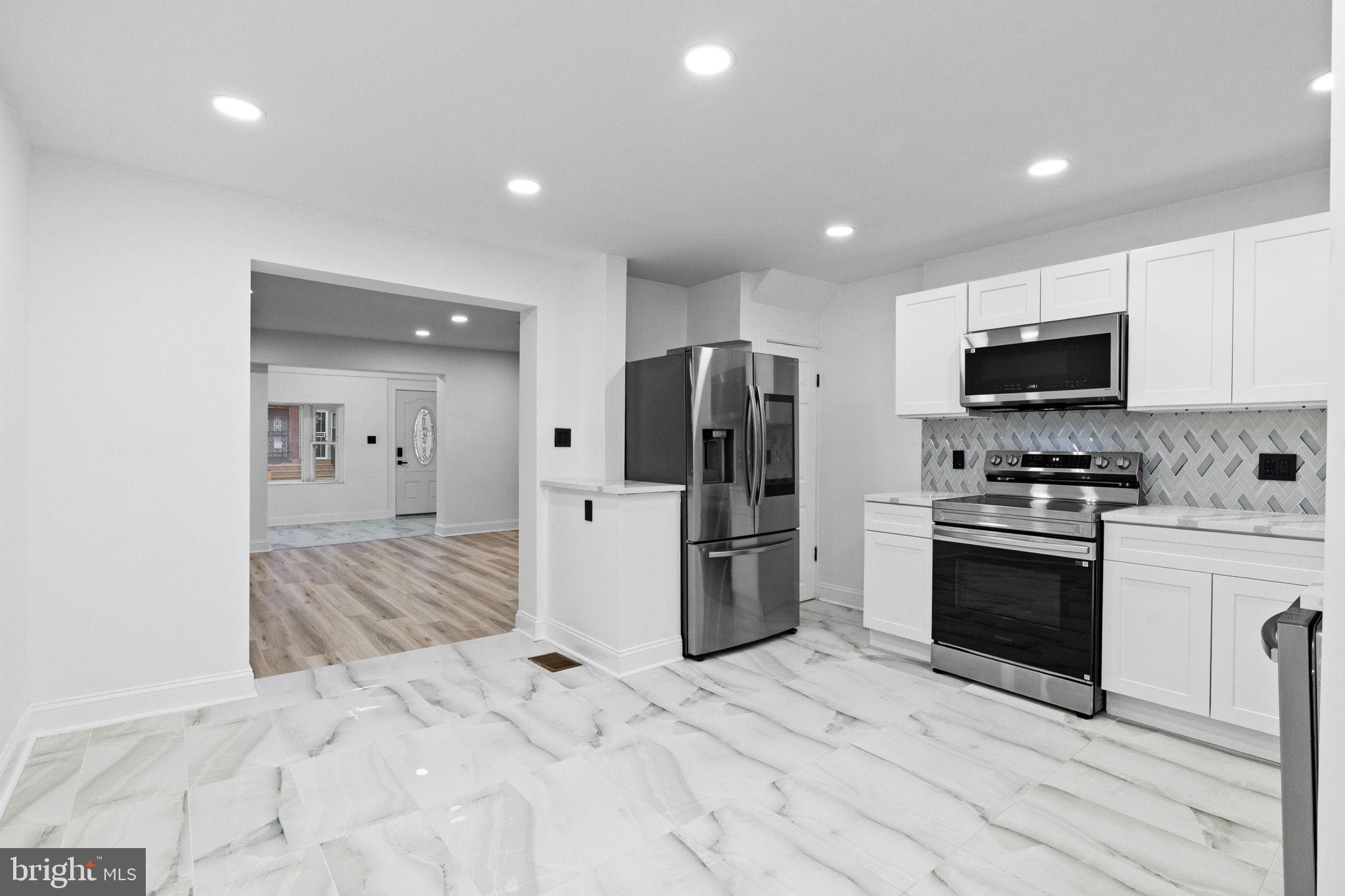 ELMWOOD PARK - Residential