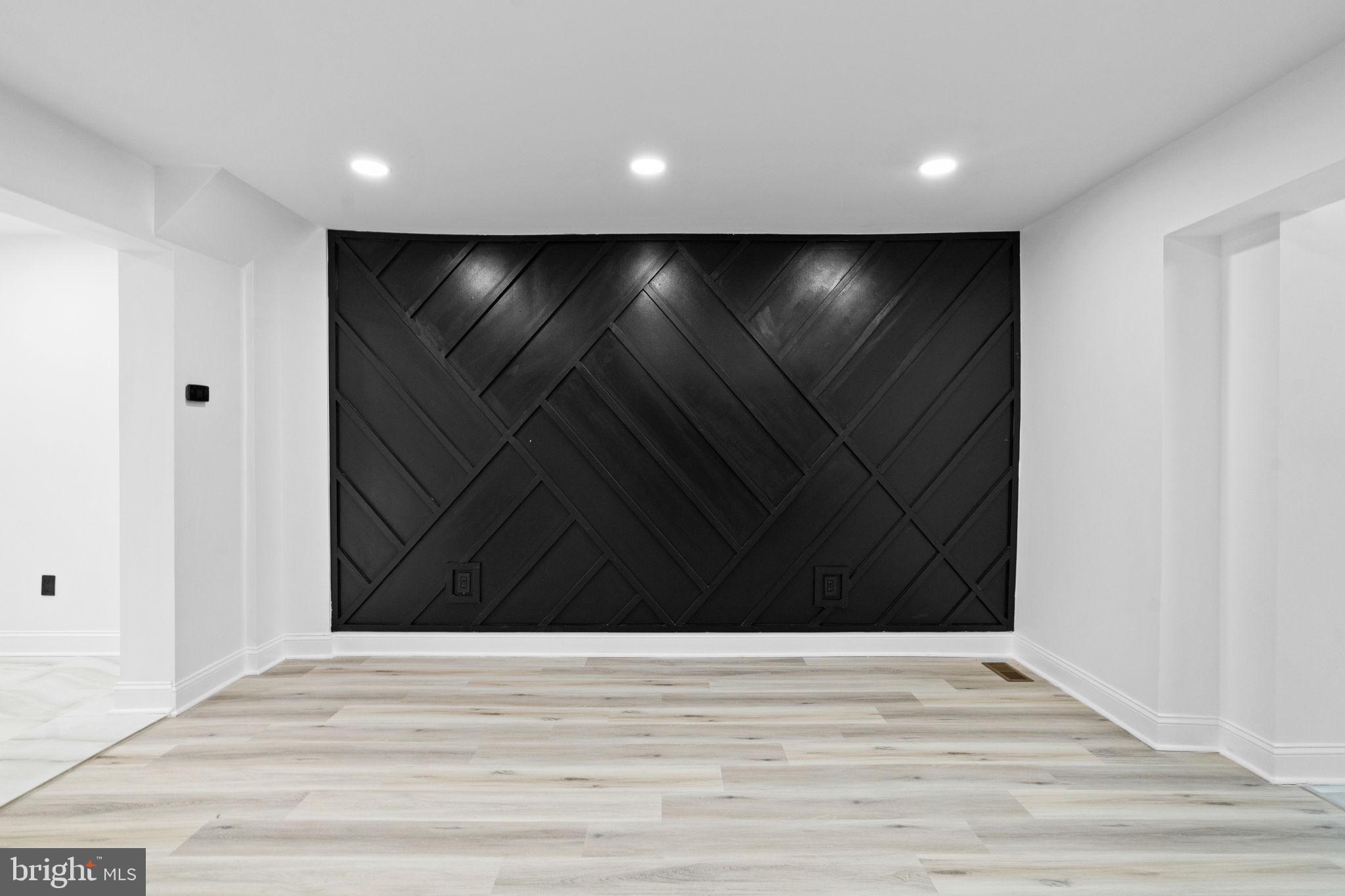 ELMWOOD PARK - Residential