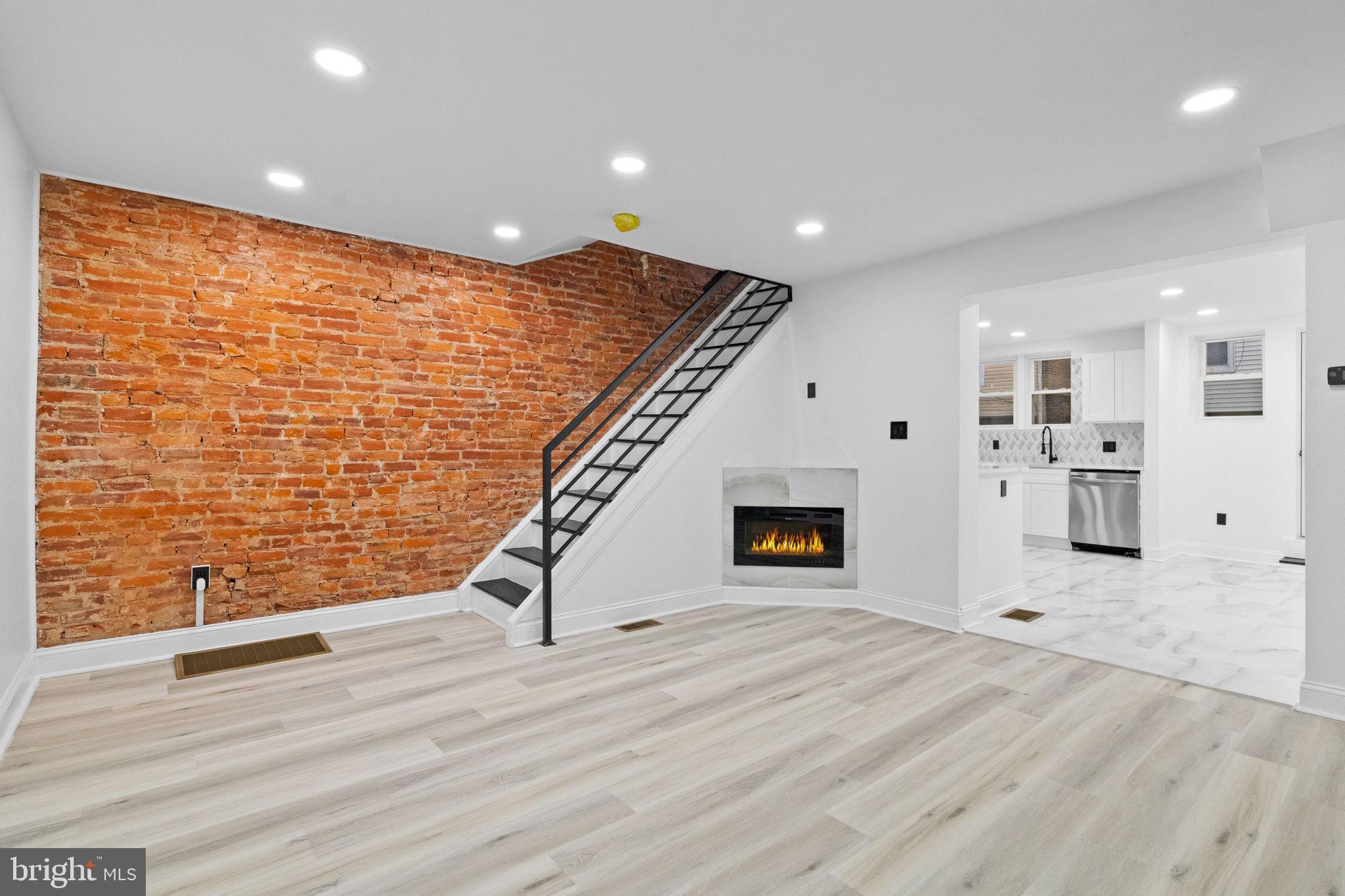 ELMWOOD PARK - Residential