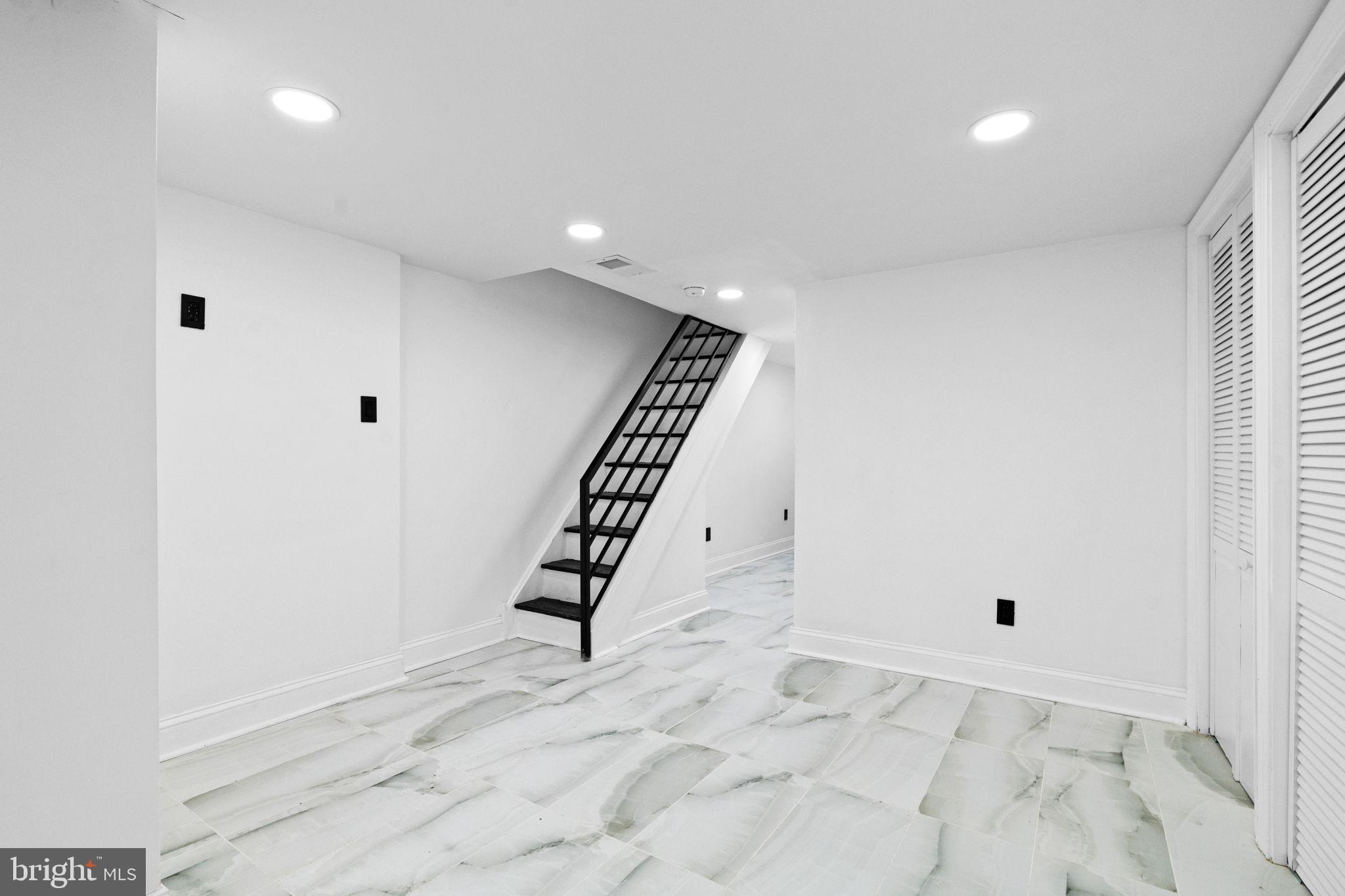 ELMWOOD PARK - Residential