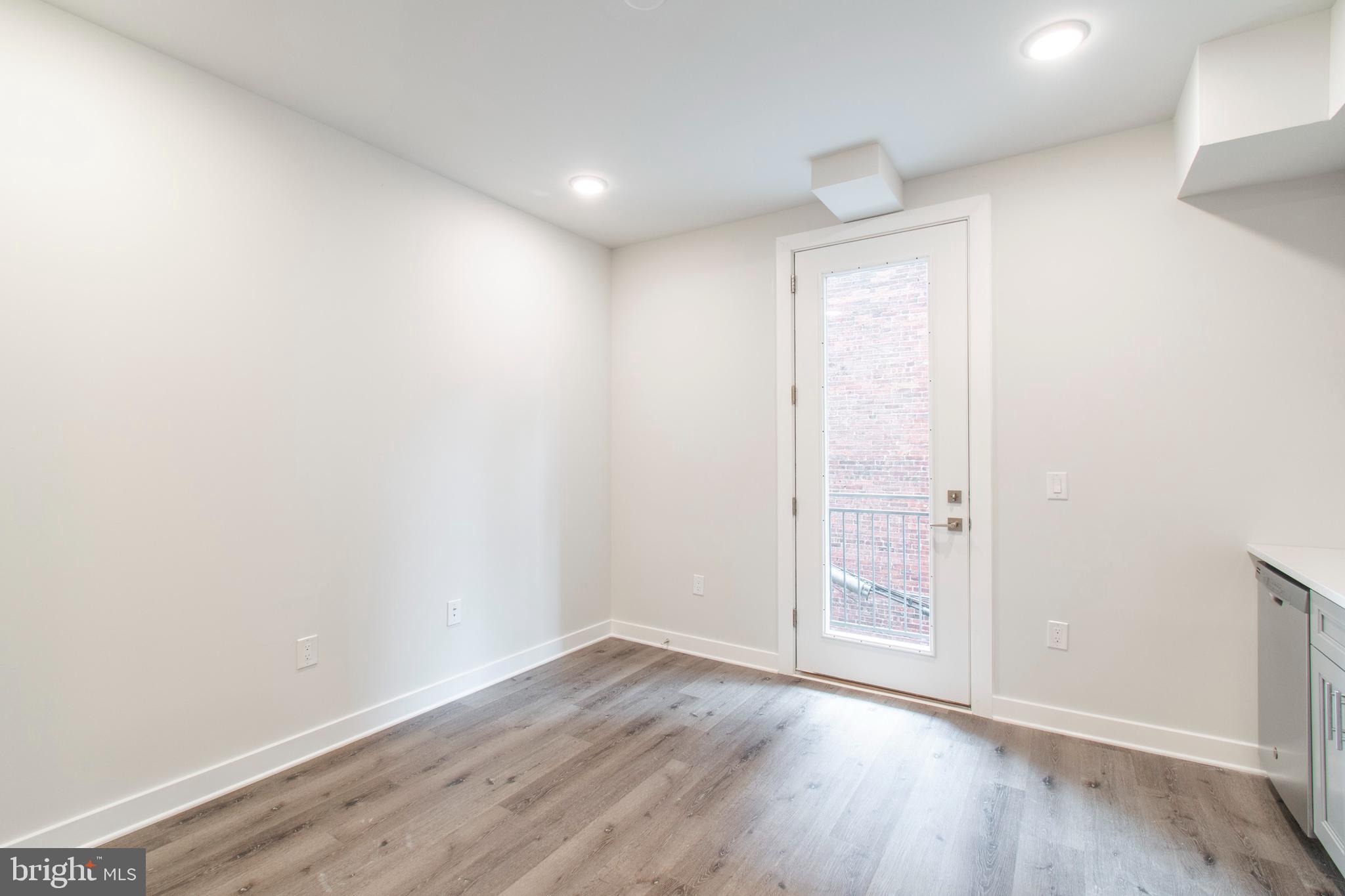 UNIVERSITY CITY - Commercial Sale