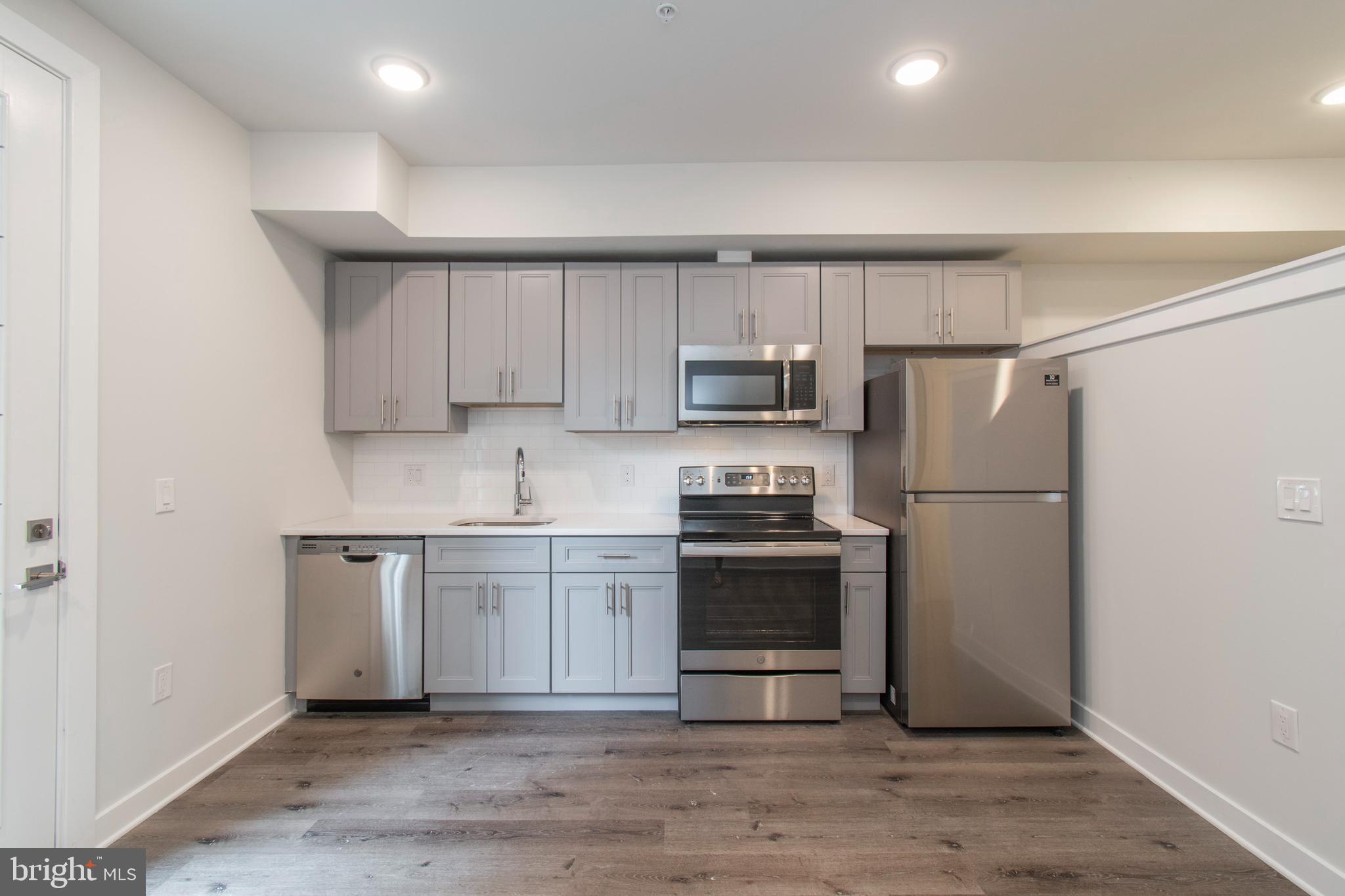 UNIVERSITY CITY - Commercial Sale