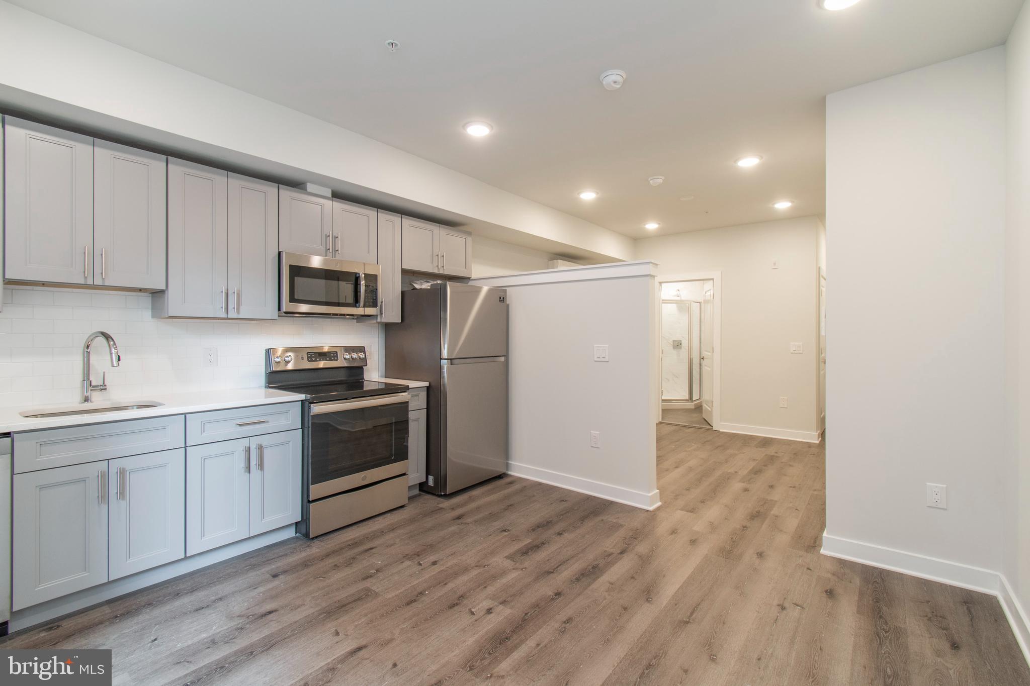 UNIVERSITY CITY - Commercial Sale