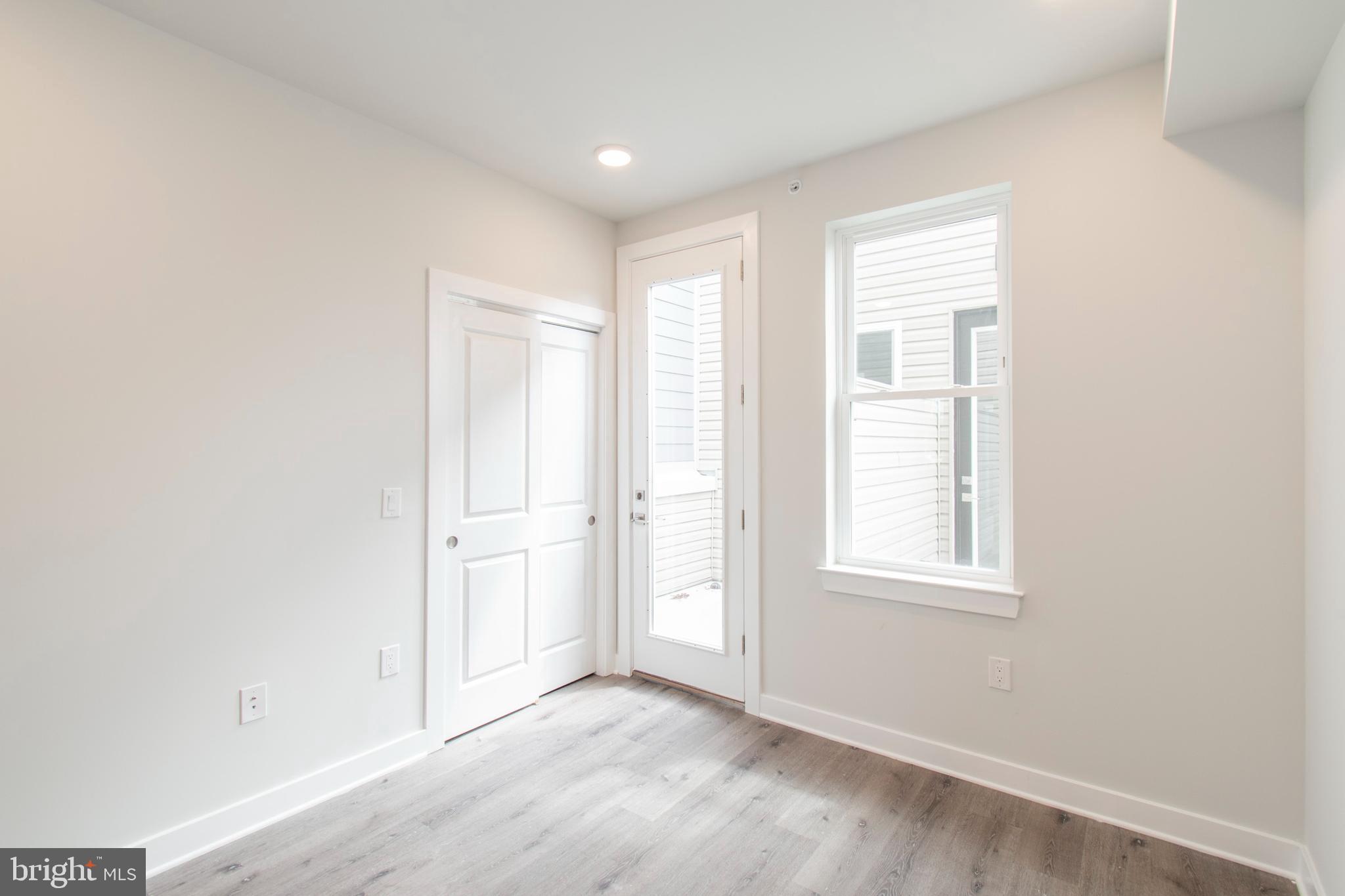 UNIVERSITY CITY - Commercial Sale