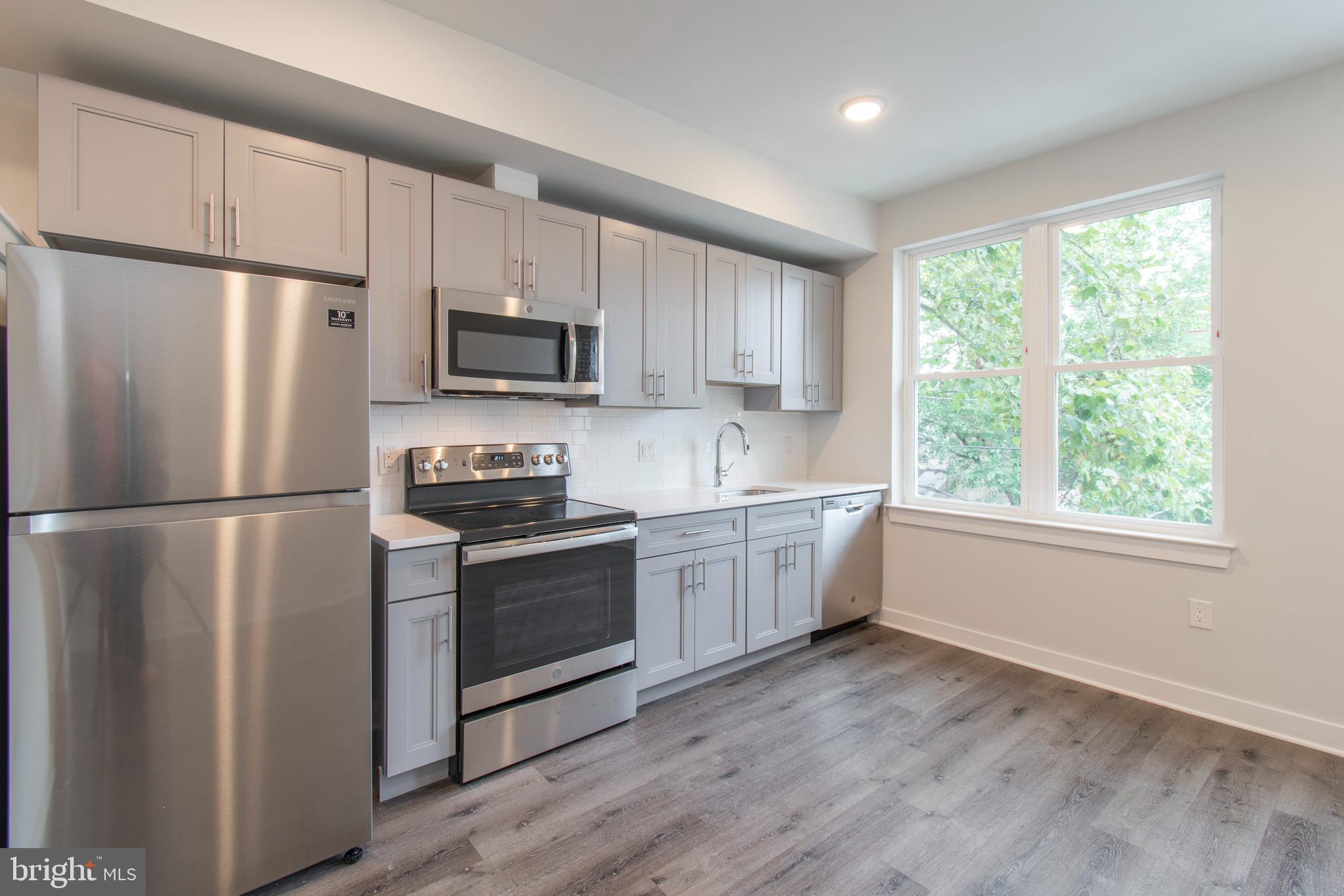 UNIVERSITY CITY - Commercial Sale