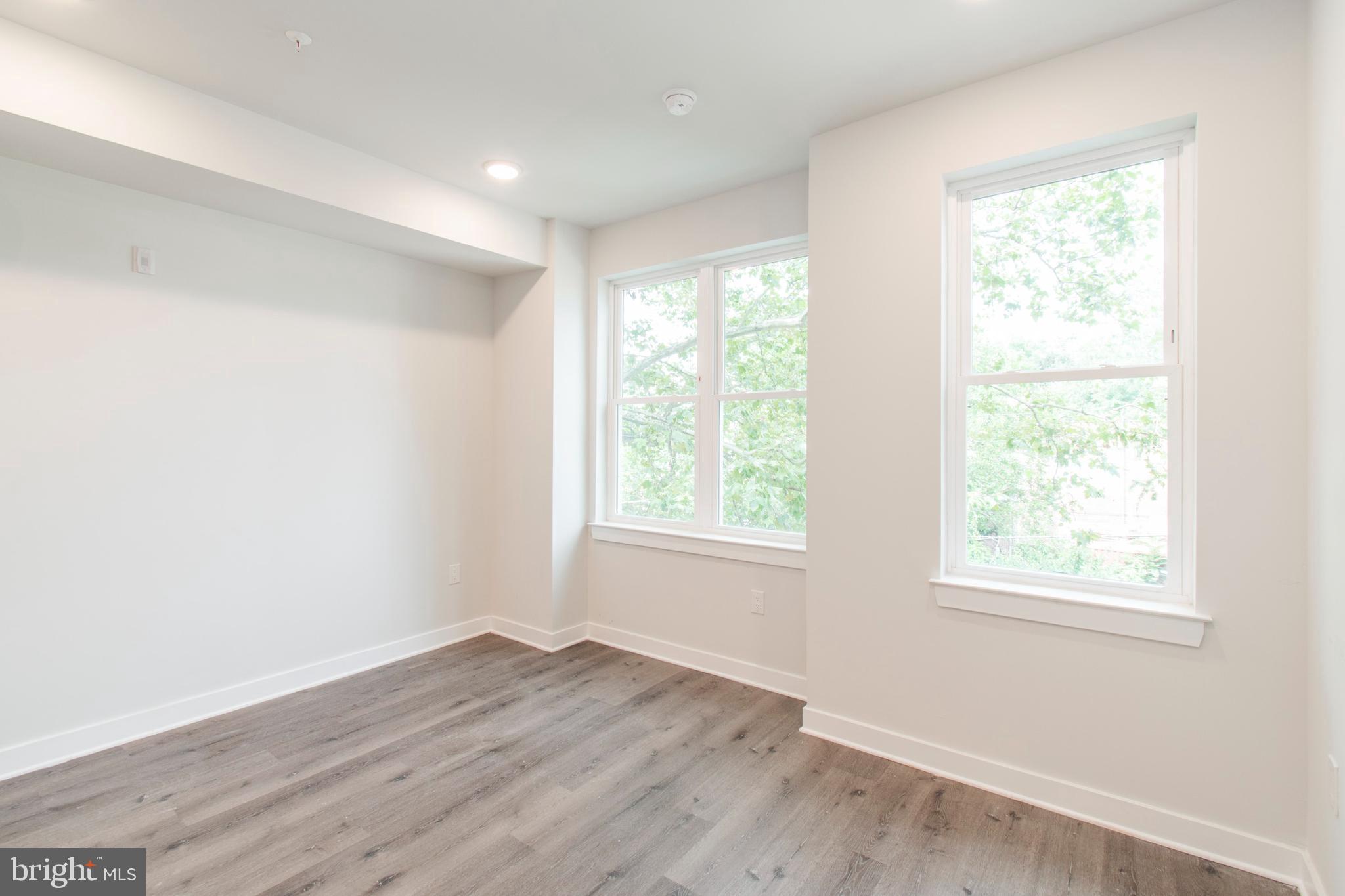 UNIVERSITY CITY - Commercial Sale