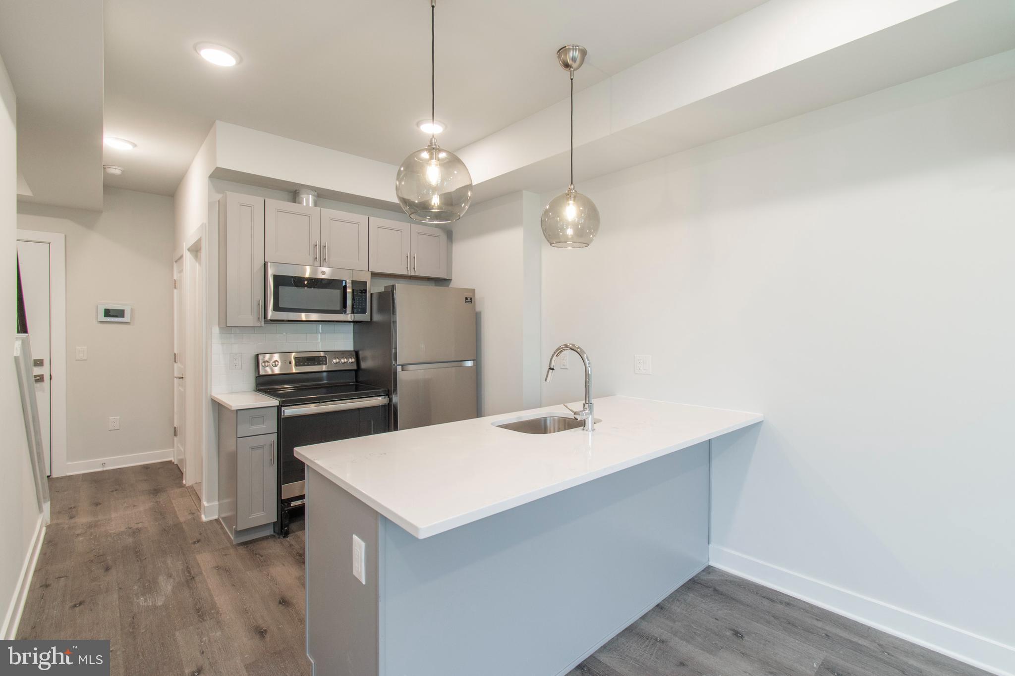 UNIVERSITY CITY - Commercial Sale