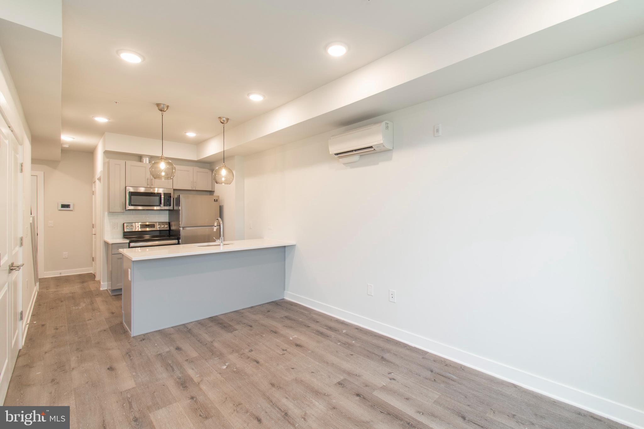 UNIVERSITY CITY - Commercial Sale