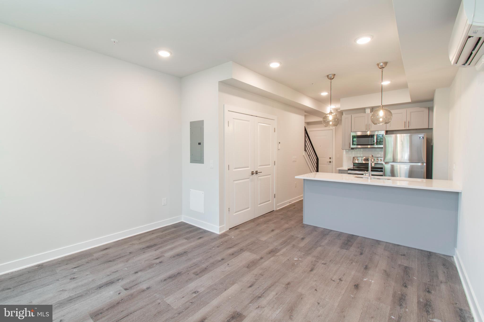 UNIVERSITY CITY - Commercial Sale
