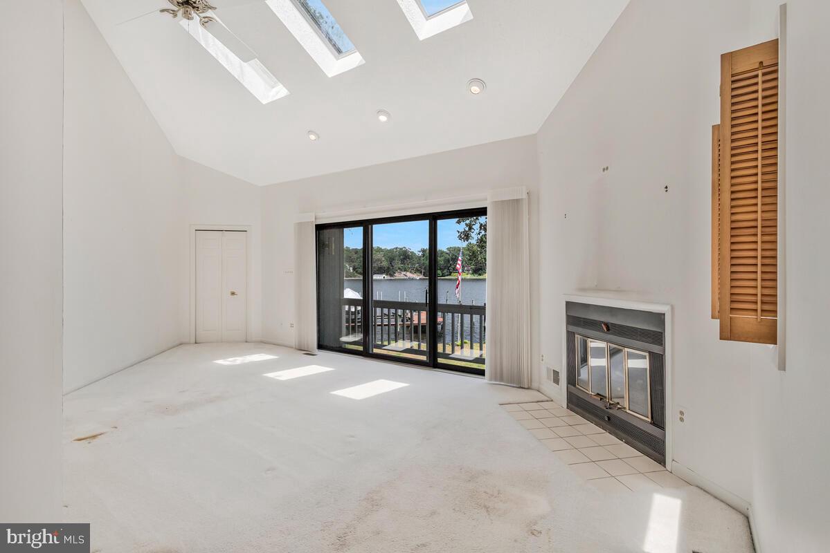 ARUNDEL BEACH - Residential