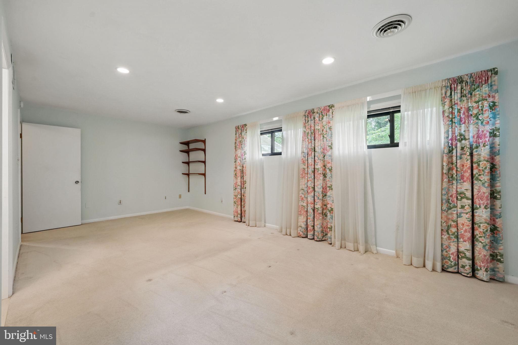 FAIRFAX TOWNE ESTATES - Residential