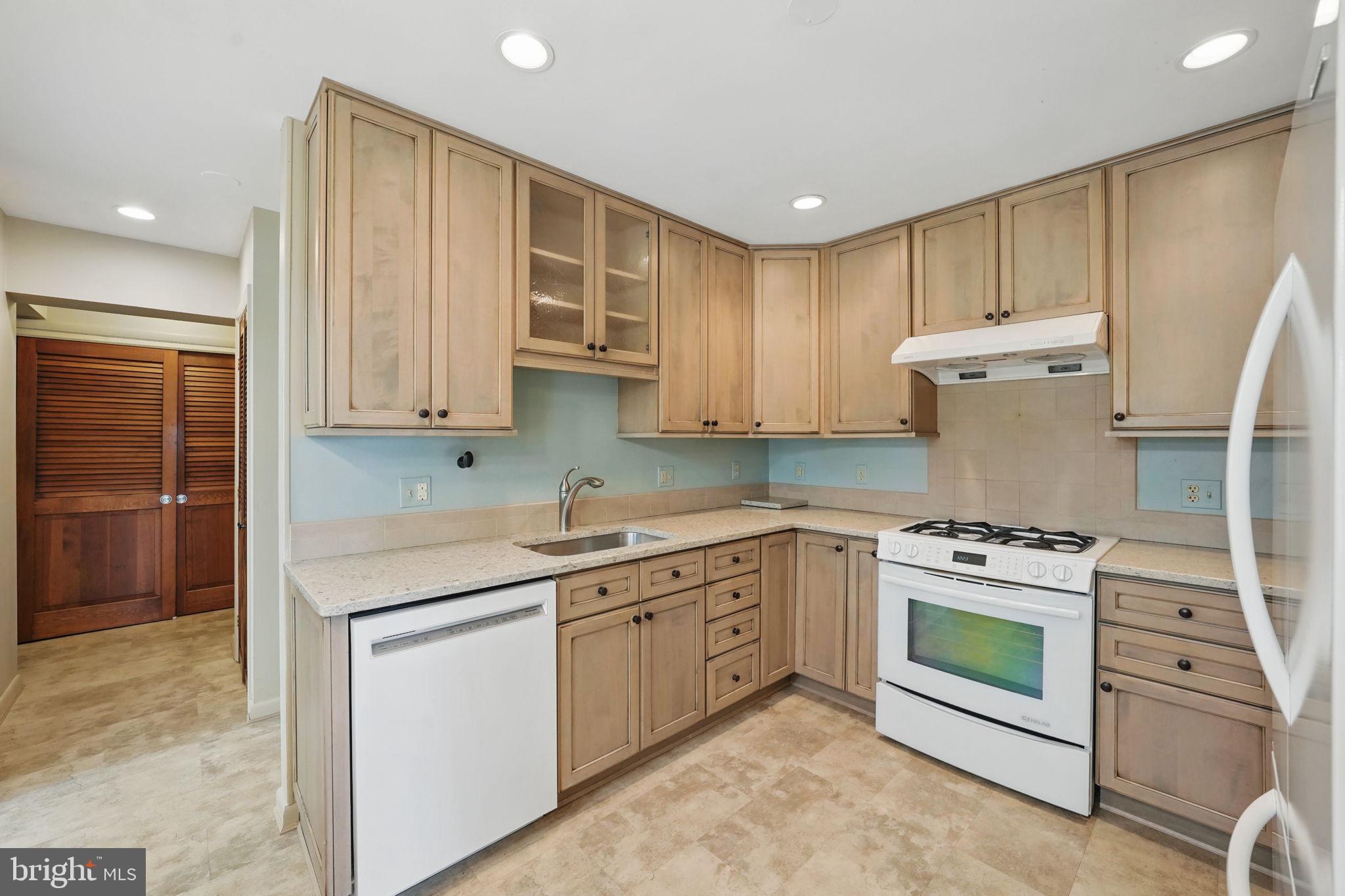 FAIRFAX TOWNE ESTATES - Residential